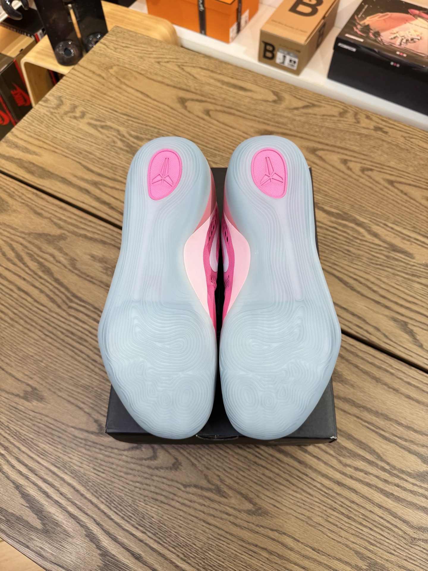 KOBE 9 Low EM 猛男粉 Think Pink PE HQ4995-600