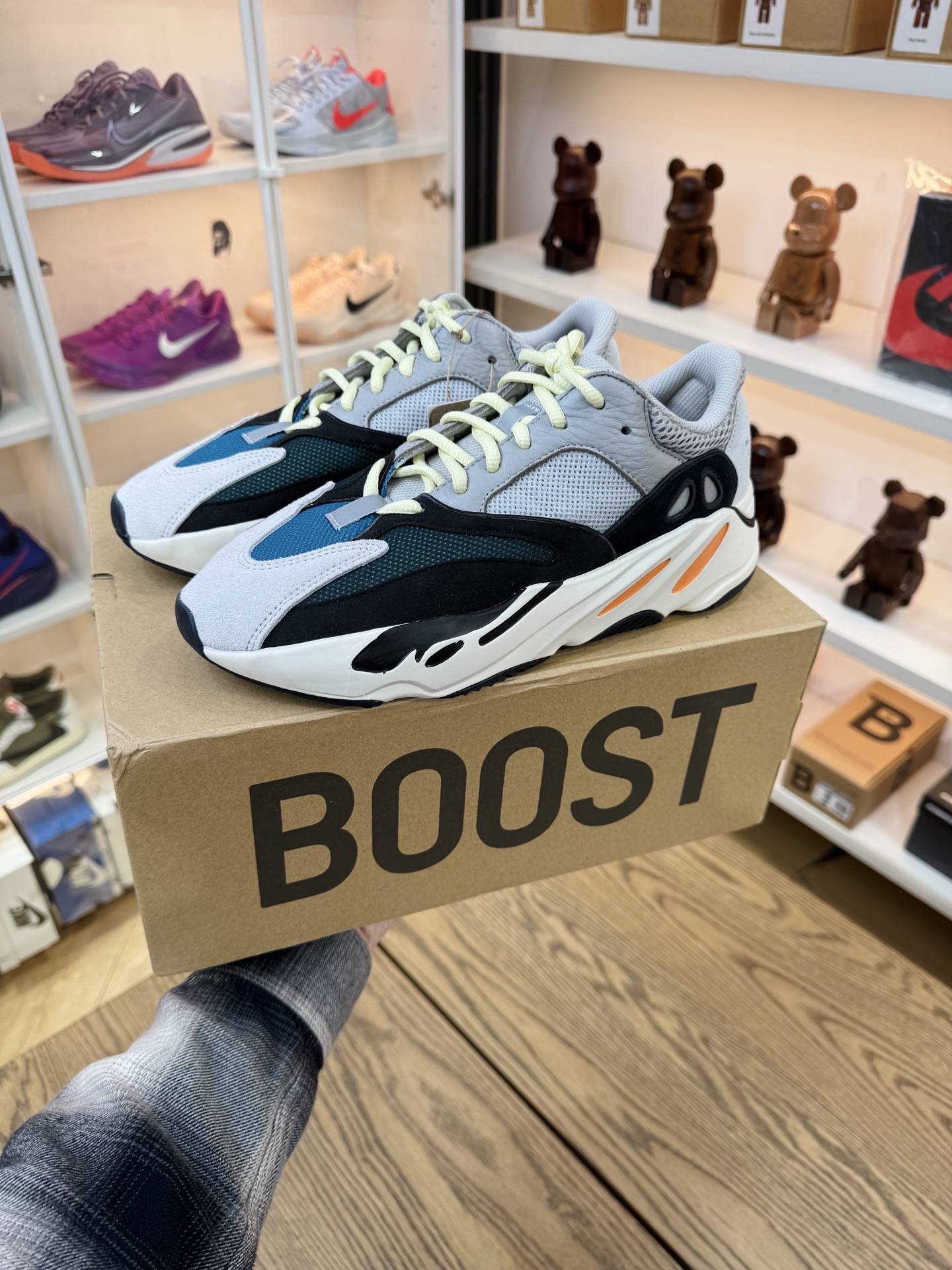 Yeezy Boost 700 初代 Wave Runner 灰白黑 2022款 B75571