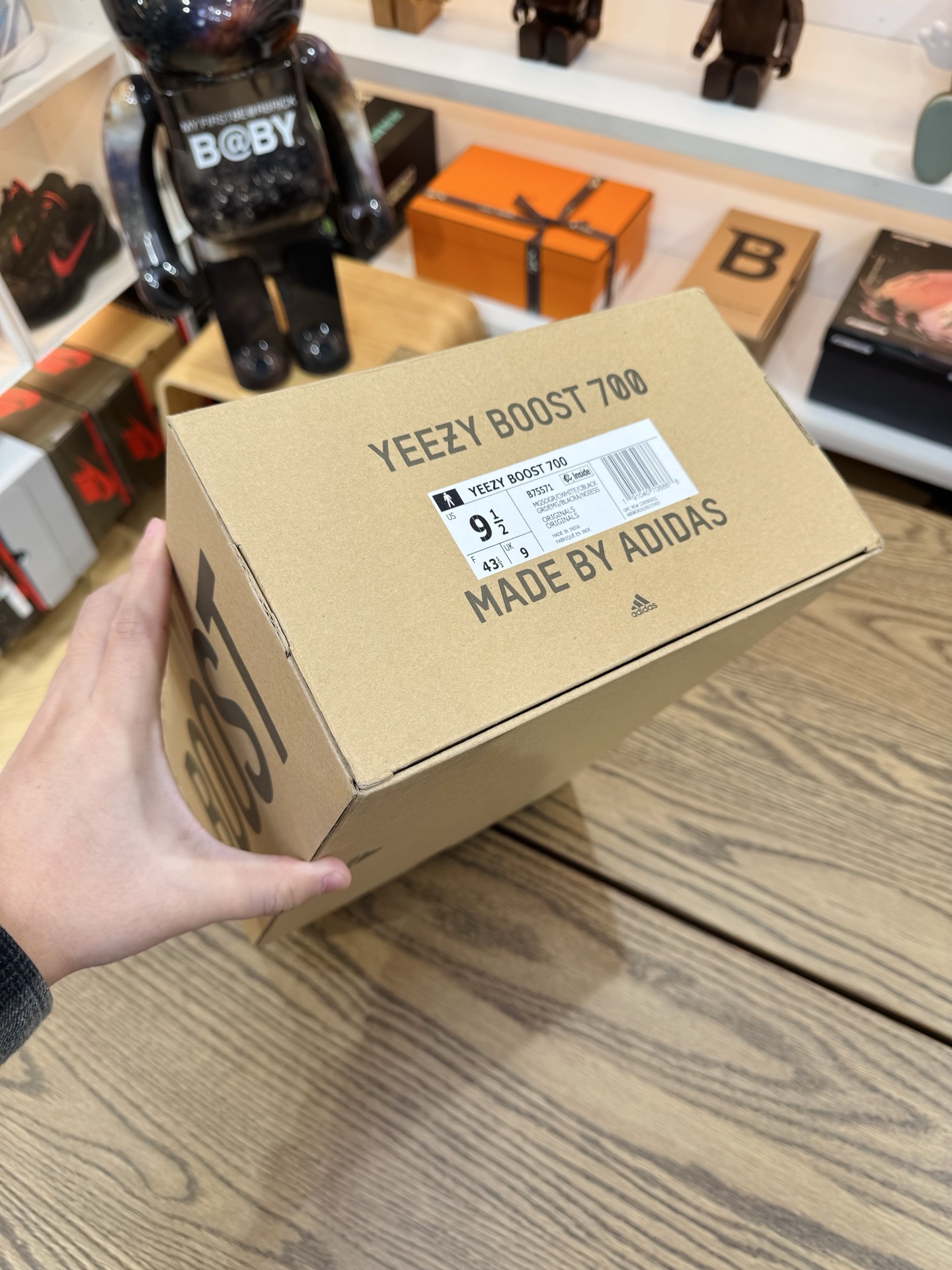 Yeezy Boost 700 初代 Wave Runner 灰白黑 2022款 B75571