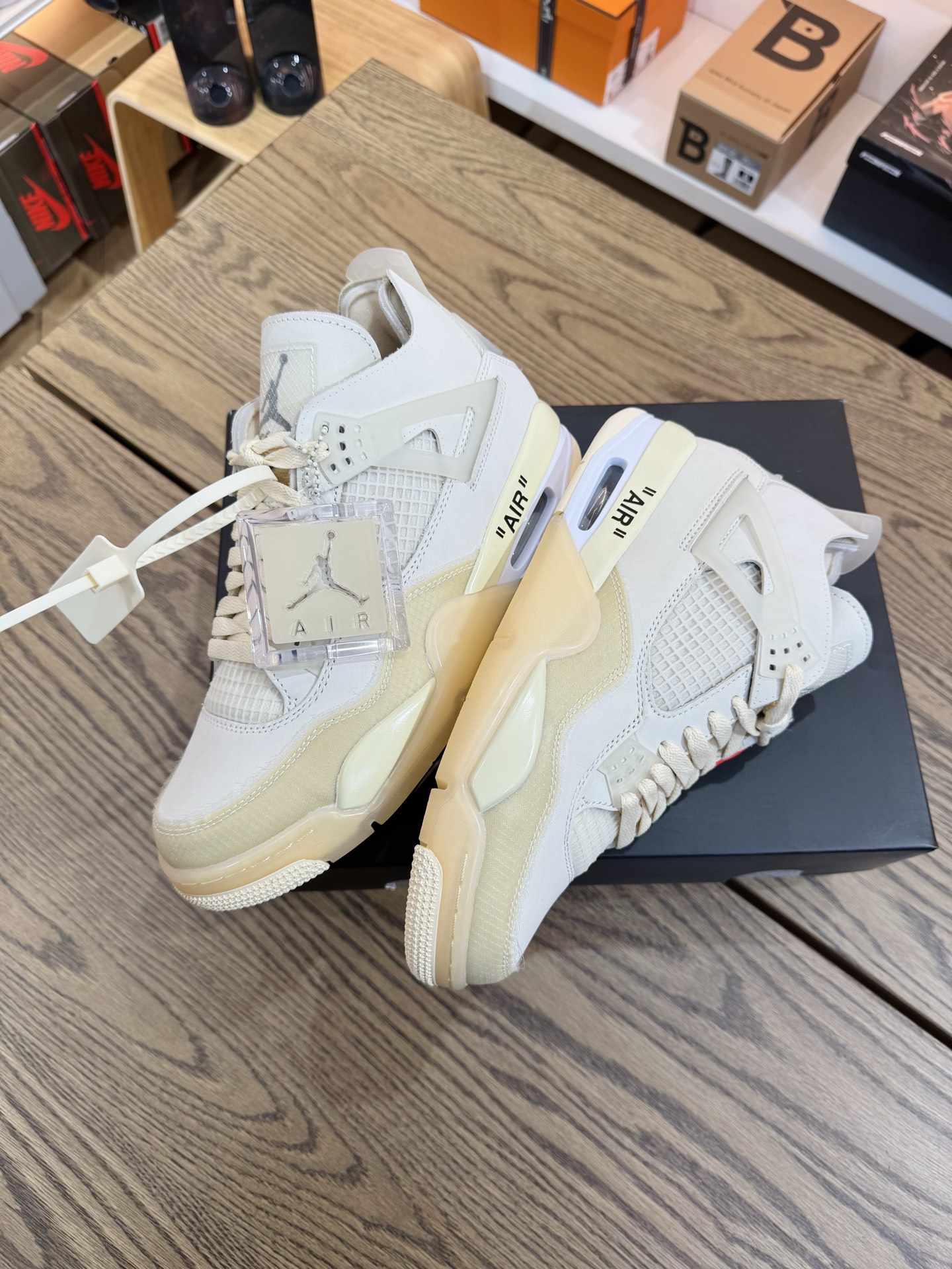 OFF-WHITE × AJ4 "Sail" 白帆 CV9388-100