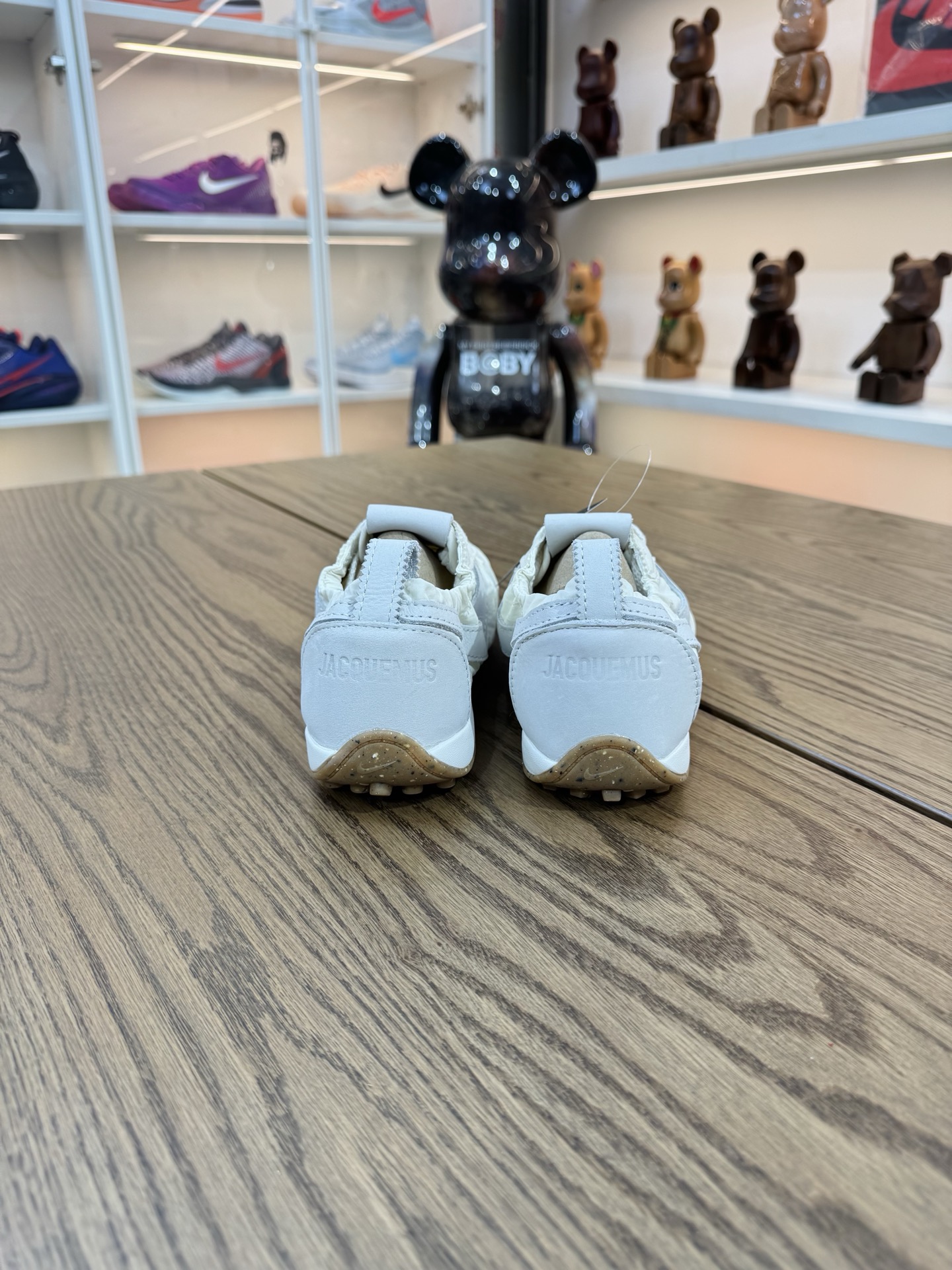 Jacquemus Moon 米白色 柔軟 鬆弛感拉滿了 HV8547-002