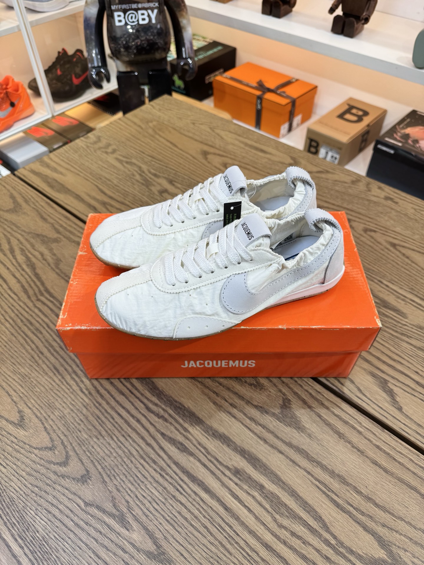 Jacquemus Moon 米白色 柔軟 鬆弛感拉滿了 HV8547-002