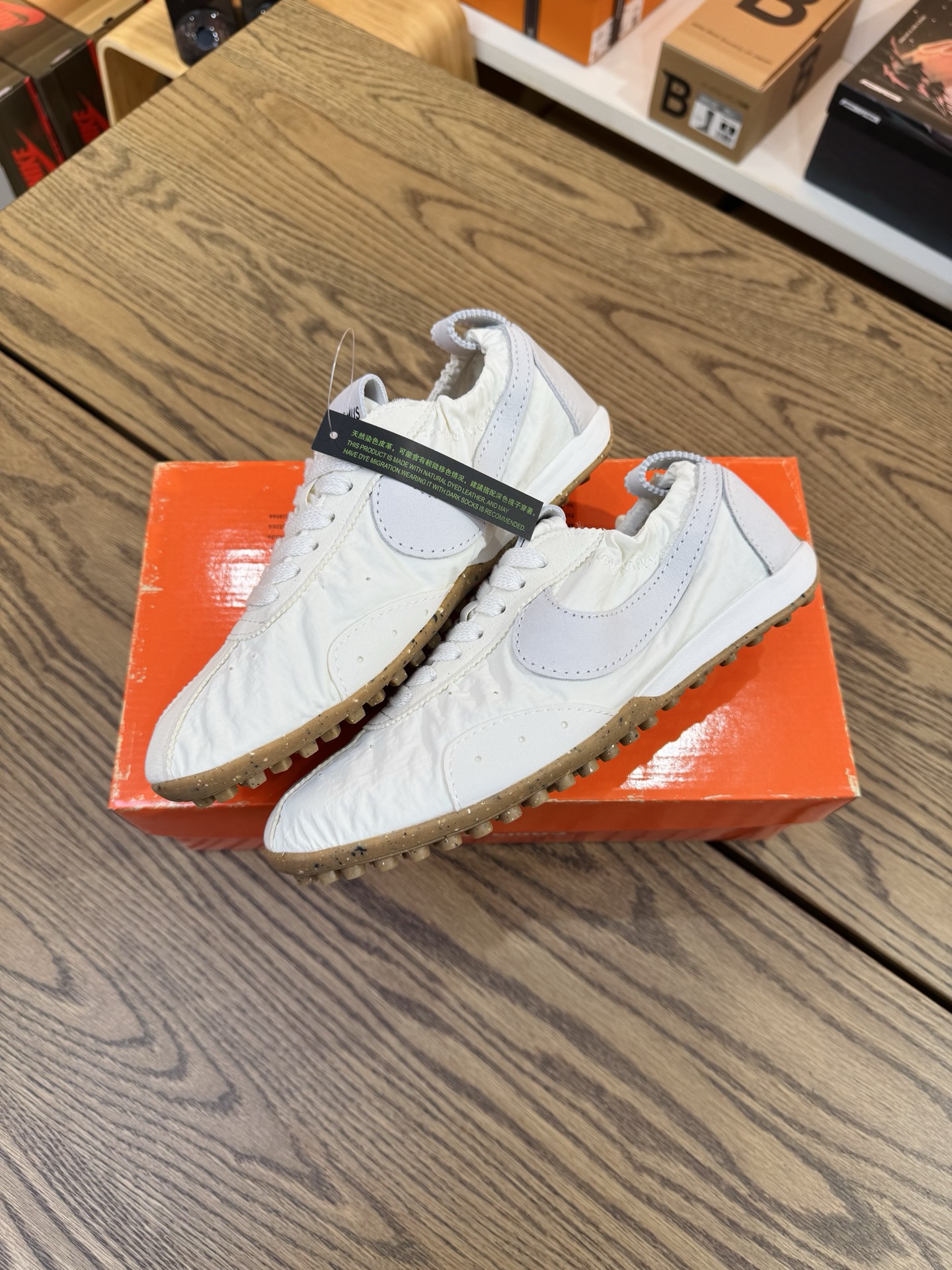 Jacquemus Moon 米白色 柔軟 鬆弛感拉滿了 HV8547-002