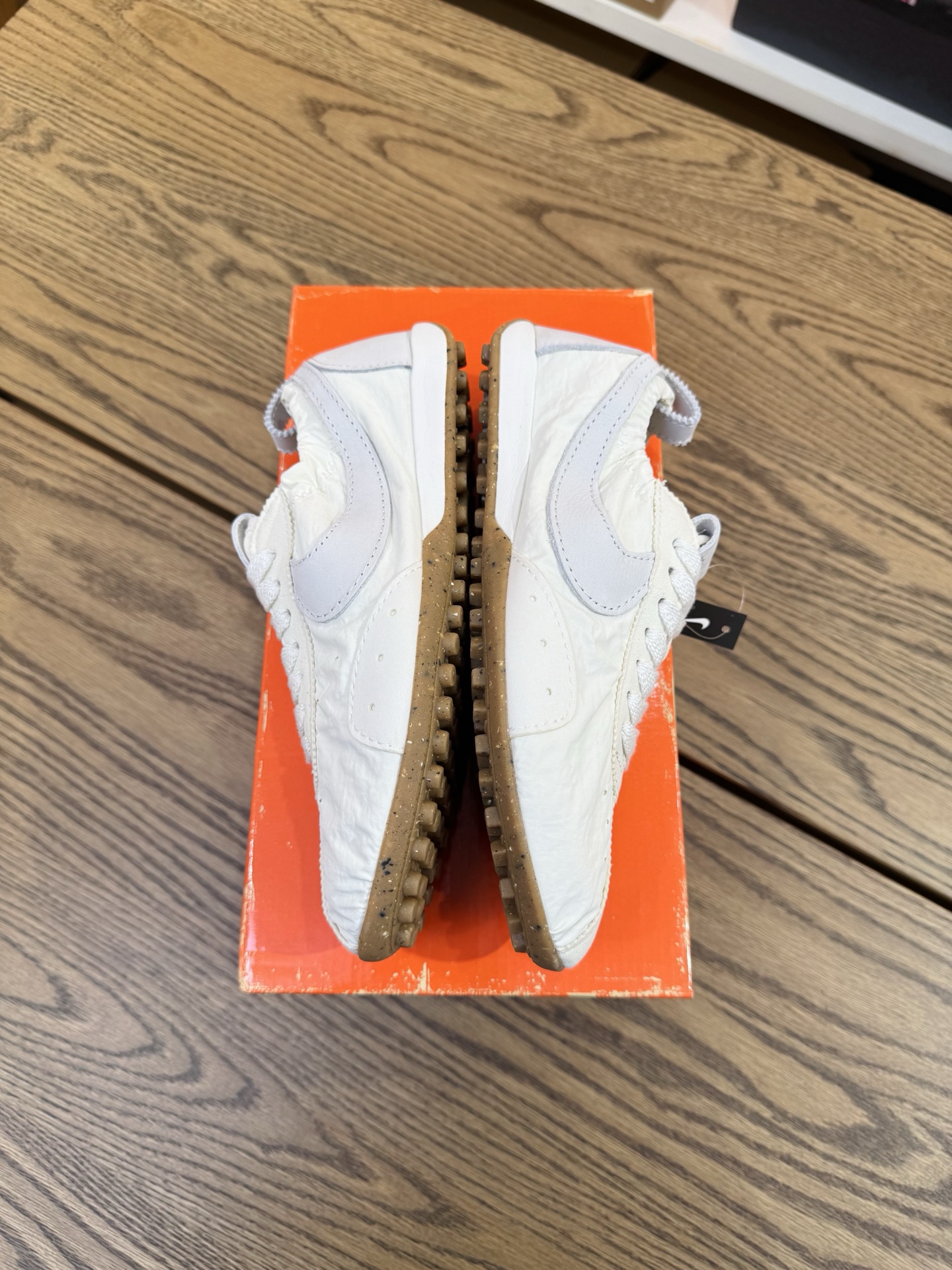 Jacquemus Moon 米白色 柔軟 鬆弛感拉滿了 HV8547-002