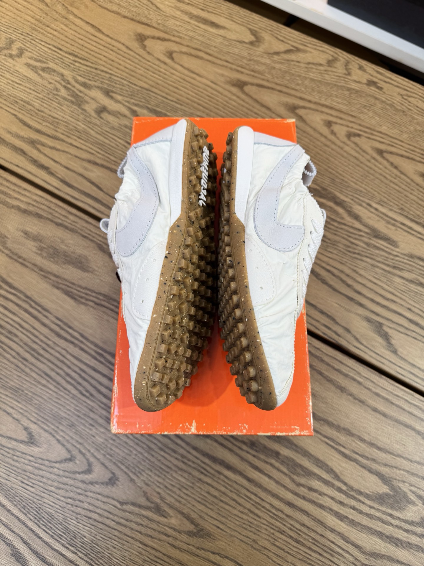 Jacquemus Moon 米白色 柔軟 鬆弛感拉滿了 HV8547-002