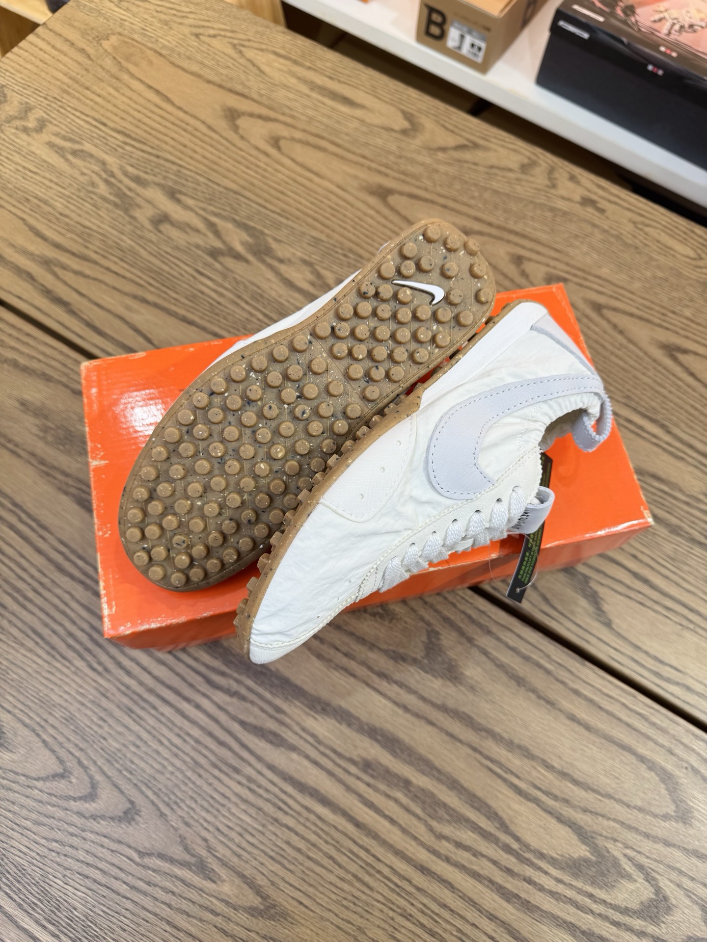 Jacquemus Moon 米白色 柔軟 鬆弛感拉滿了 HV8547-002