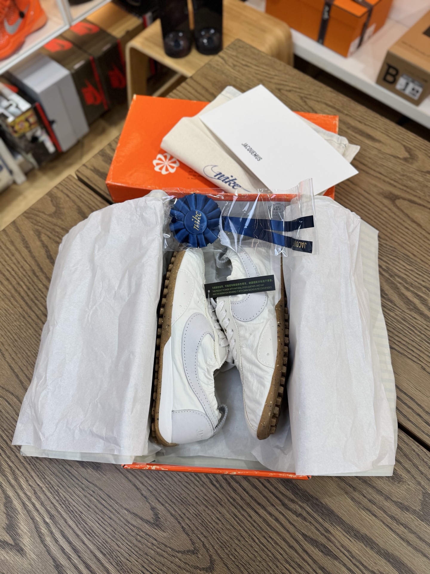 Jacquemus Moon 米白色 柔軟 鬆弛感拉滿了 HV8547-002