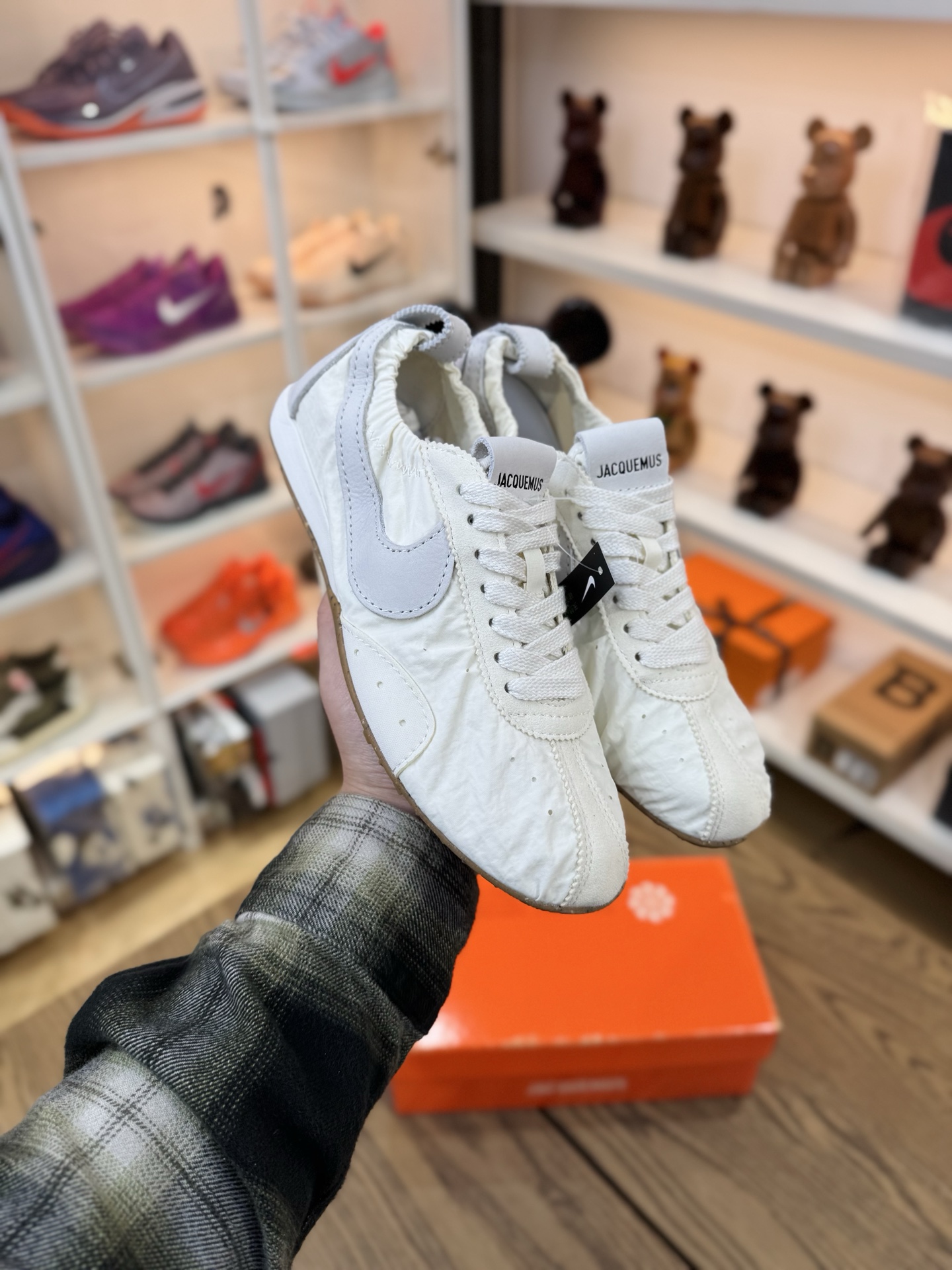 Jacquemus Moon 米白色 柔軟 鬆弛感拉滿了 HV8547-002