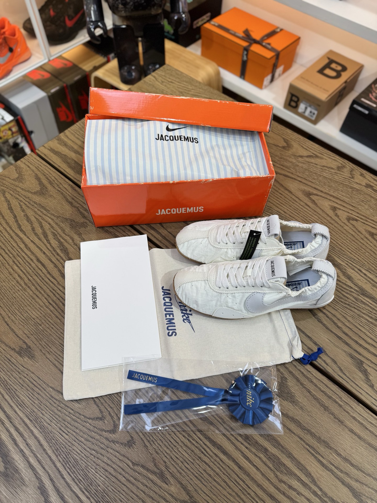 Jacquemus Moon 米白色 柔軟 鬆弛感拉滿了 HV8547-002