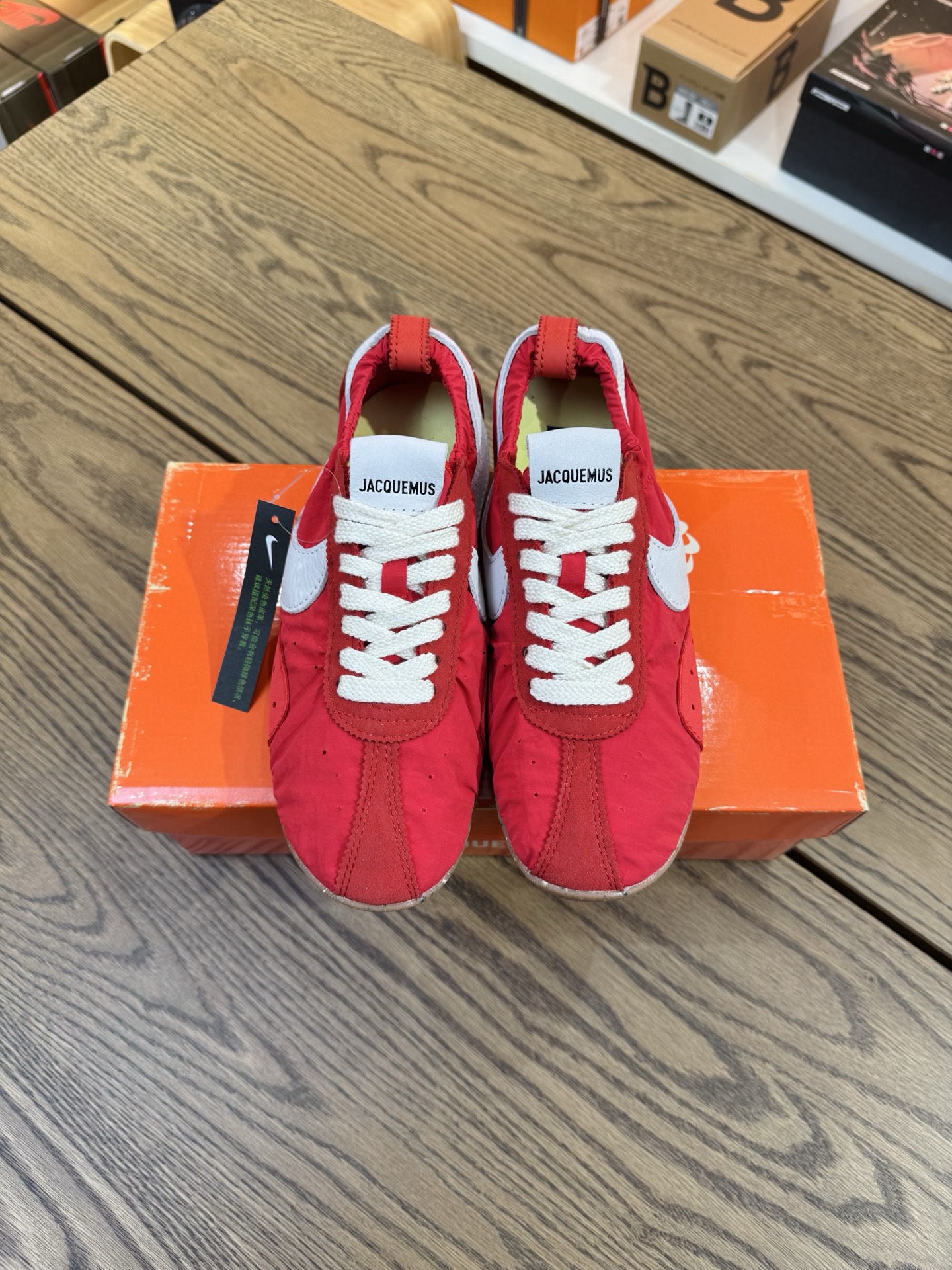 Jacquemus Moon 聯名 紅色 柔軟 鬆弛感拉滿了 HV8547-600