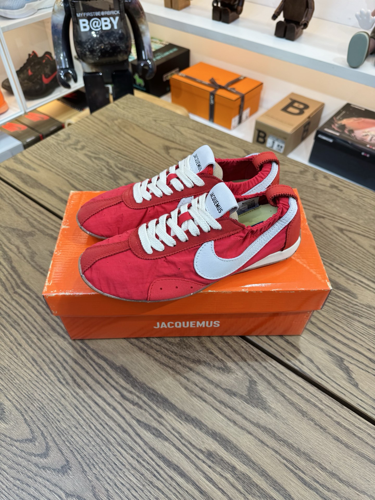 Jacquemus Moon 聯名 紅色 柔軟 鬆弛感拉滿了 HV8547-600