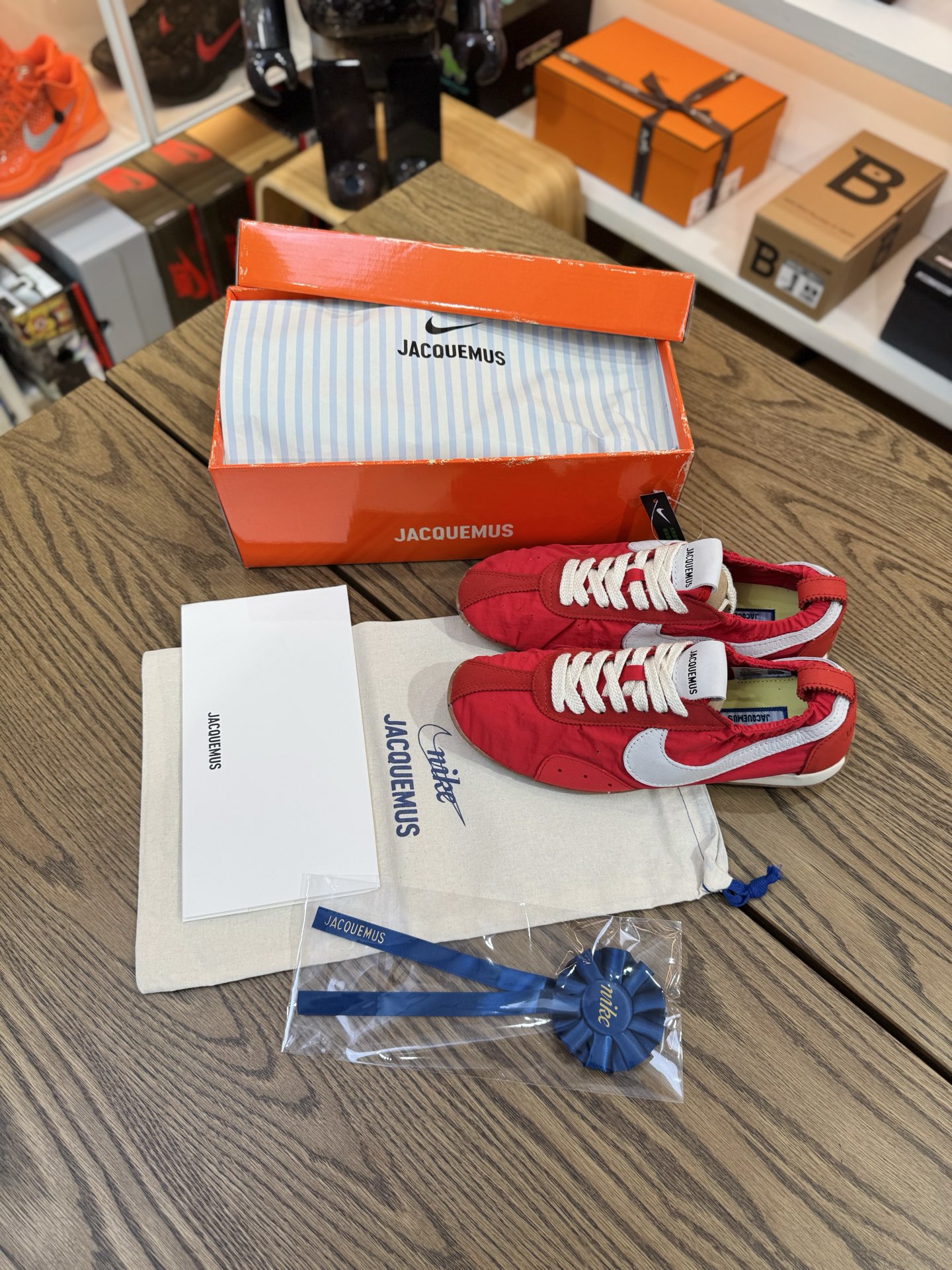 Jacquemus Moon 聯名 紅色 柔軟 鬆弛感拉滿了 HV8547-600