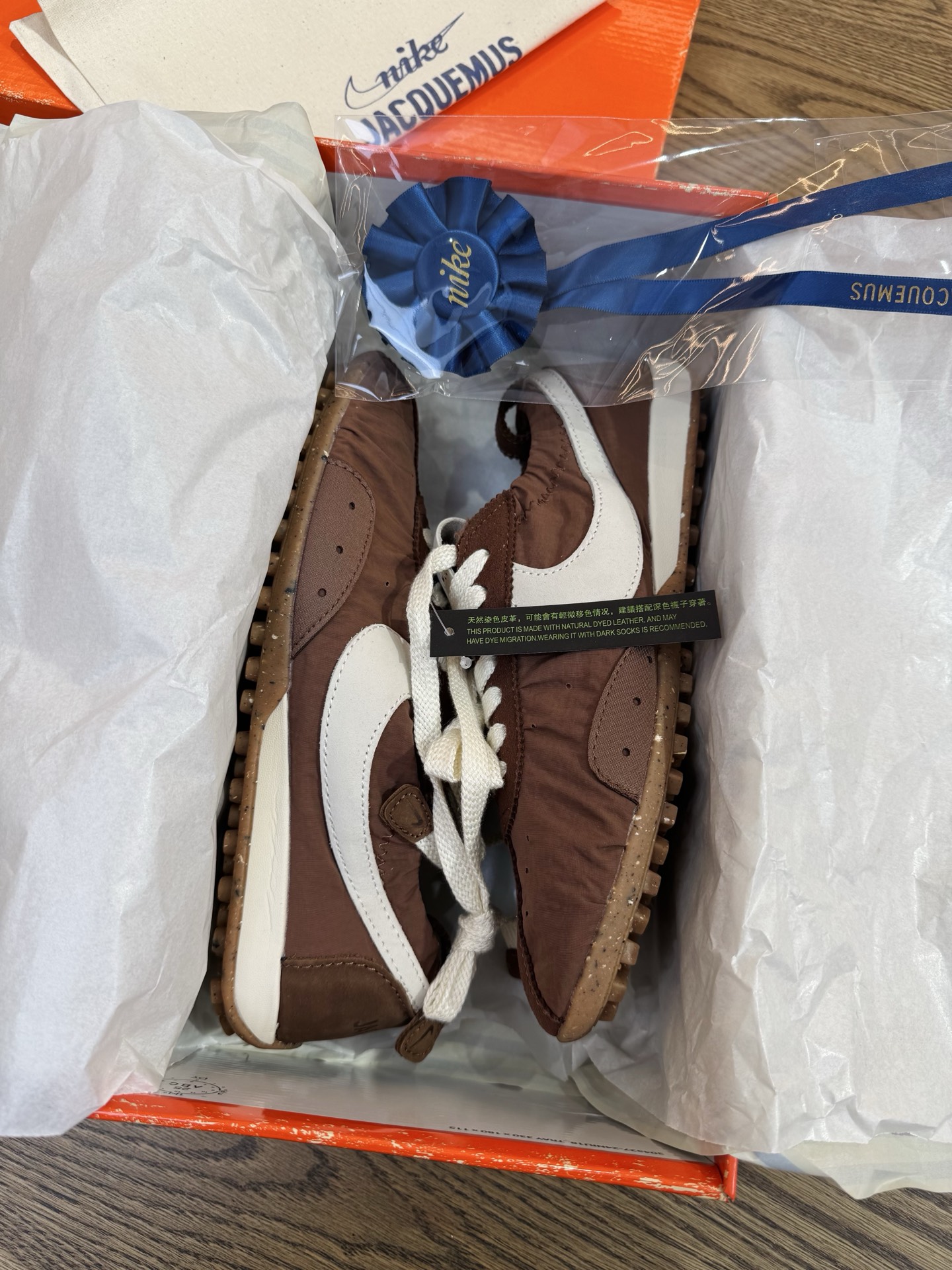Jacquemus Moon 棕色 柔軟 鬆弛感拉滿了 HV8547-200