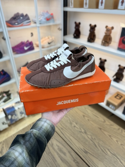 Jacquemus Moon 棕色 柔軟 鬆弛感拉滿了 HV8547-200