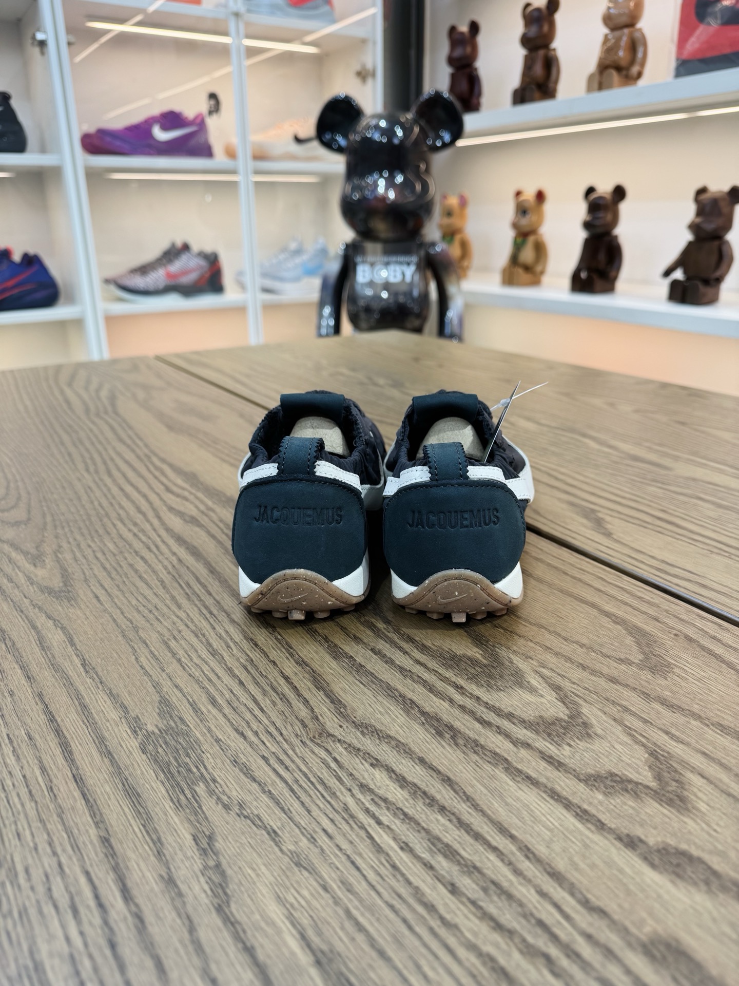 Jacquemus Moon 聯名 柔軟 鬆弛感拉滿了 HV8547-001