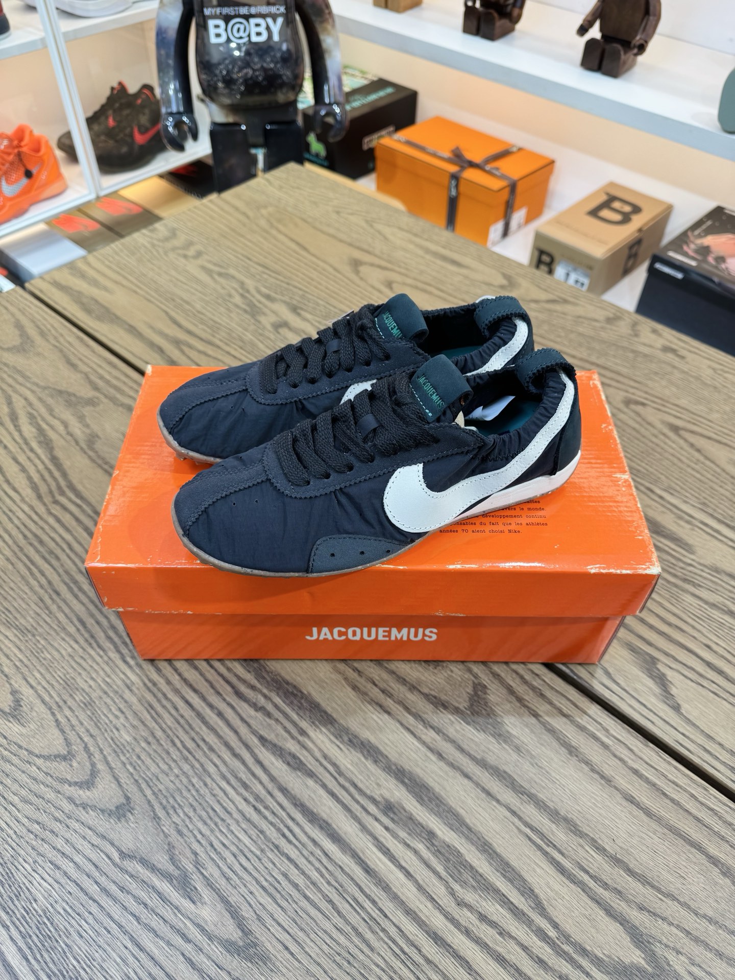 Jacquemus Moon 聯名 柔軟 鬆弛感拉滿了 HV8547-001