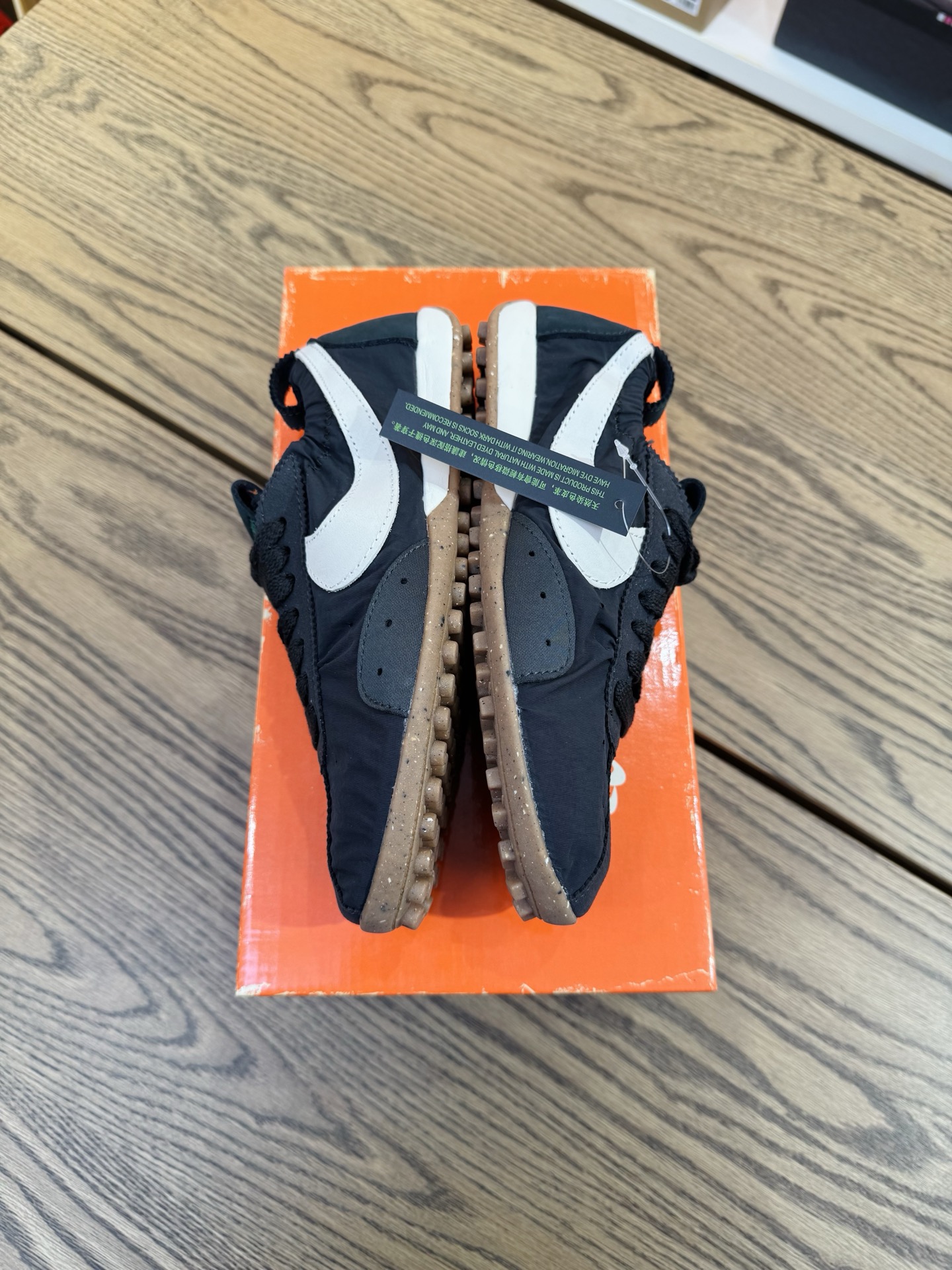 Jacquemus Moon 聯名 柔軟 鬆弛感拉滿了 HV8547-001