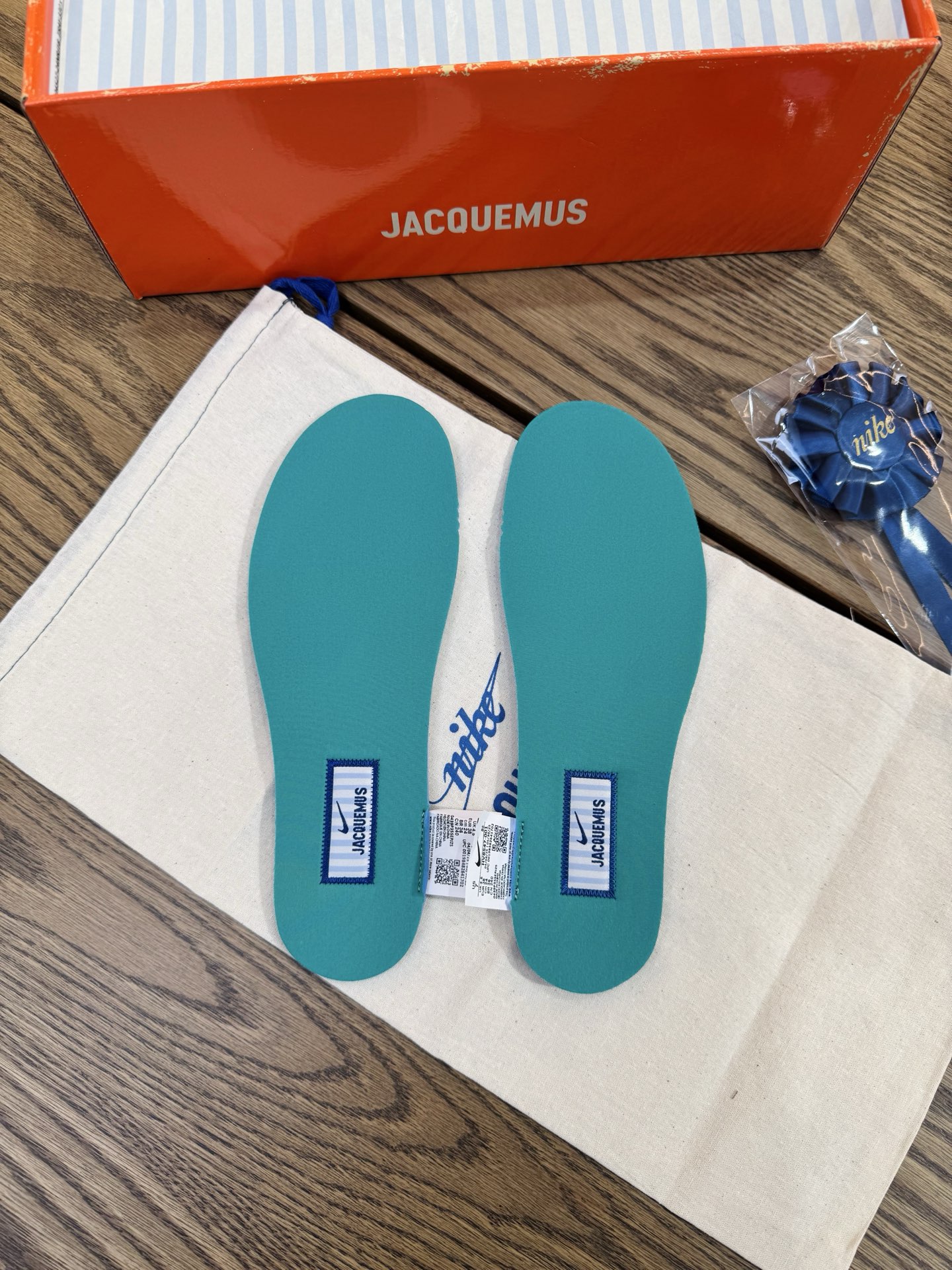 Jacquemus Moon 聯名 柔軟 鬆弛感拉滿了 HV8547-001