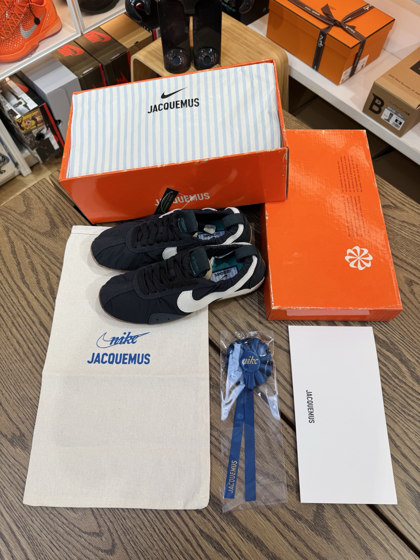 Jacquemus Moon 聯名 柔軟 鬆弛感拉滿了 HV8547-001