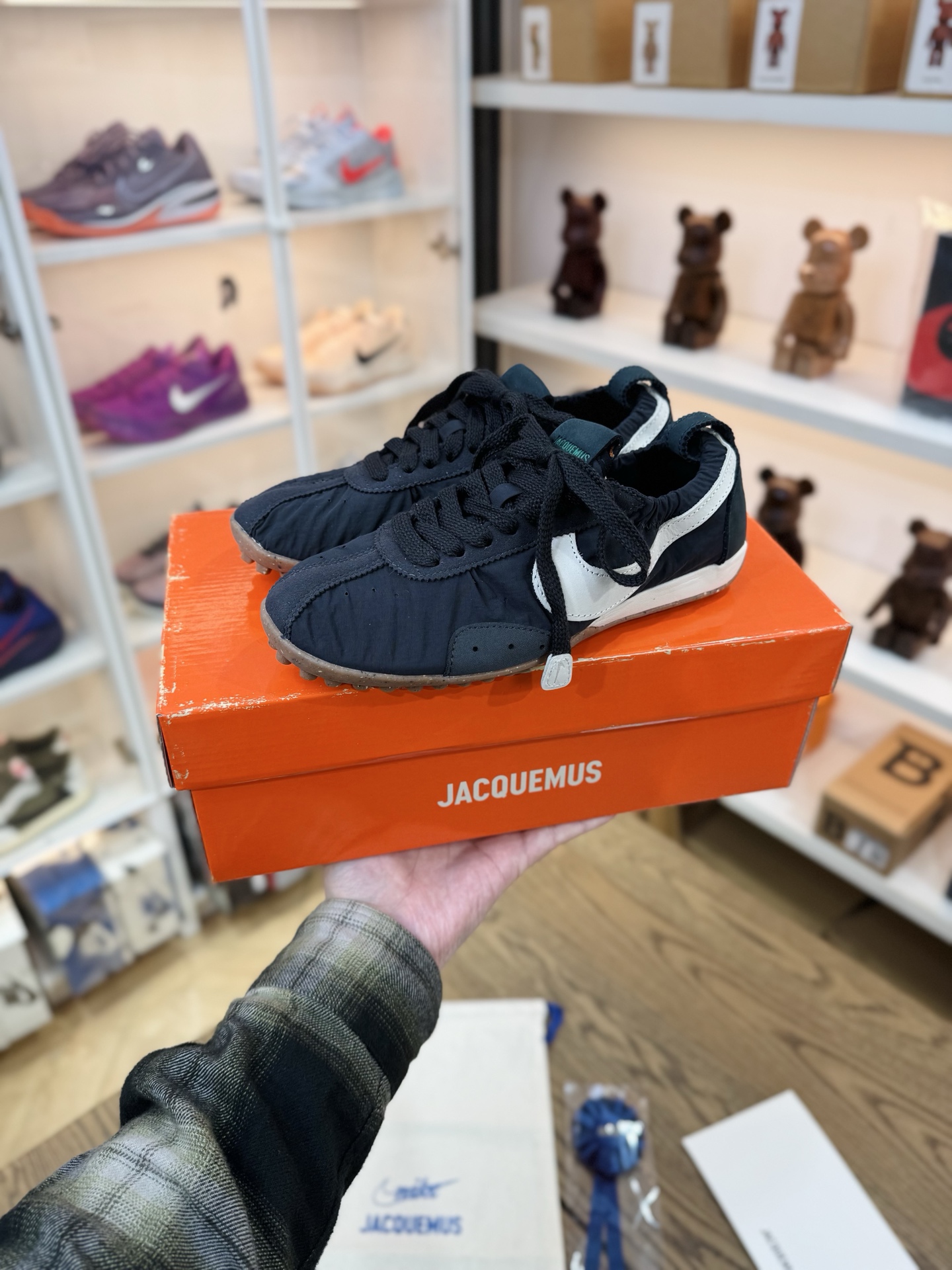 Jacquemus Moon 聯名 柔軟 鬆弛感拉滿了 HV8547-001