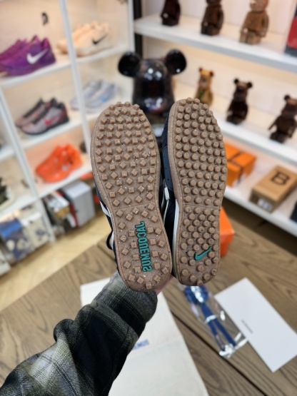 Jacquemus Moon 聯名 柔軟 鬆弛感拉滿了 HV8547-001