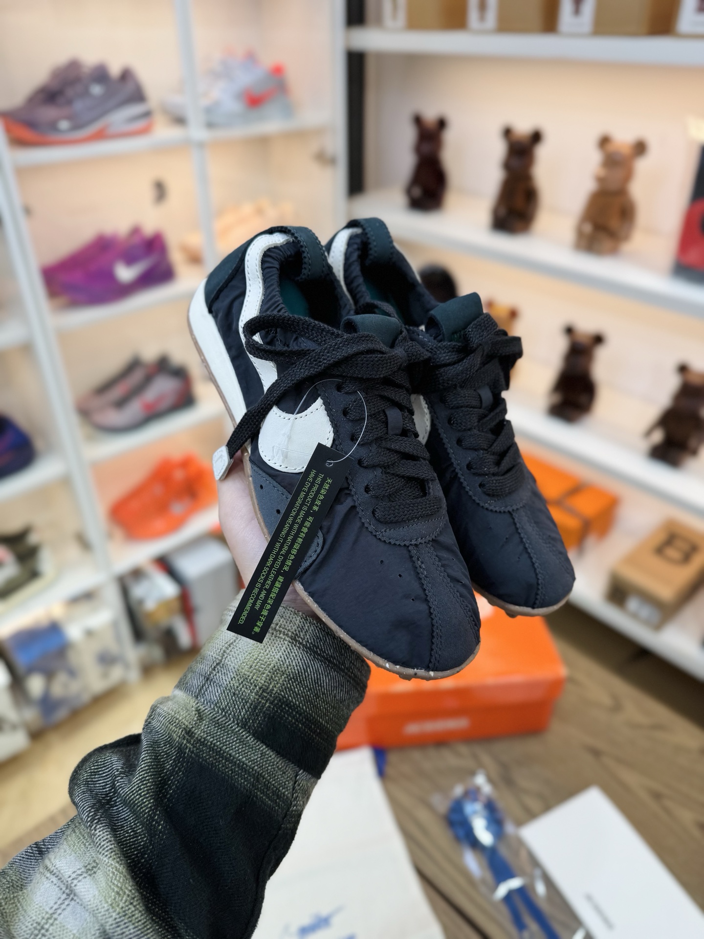 Jacquemus Moon 聯名 柔軟 鬆弛感拉滿了 HV8547-001