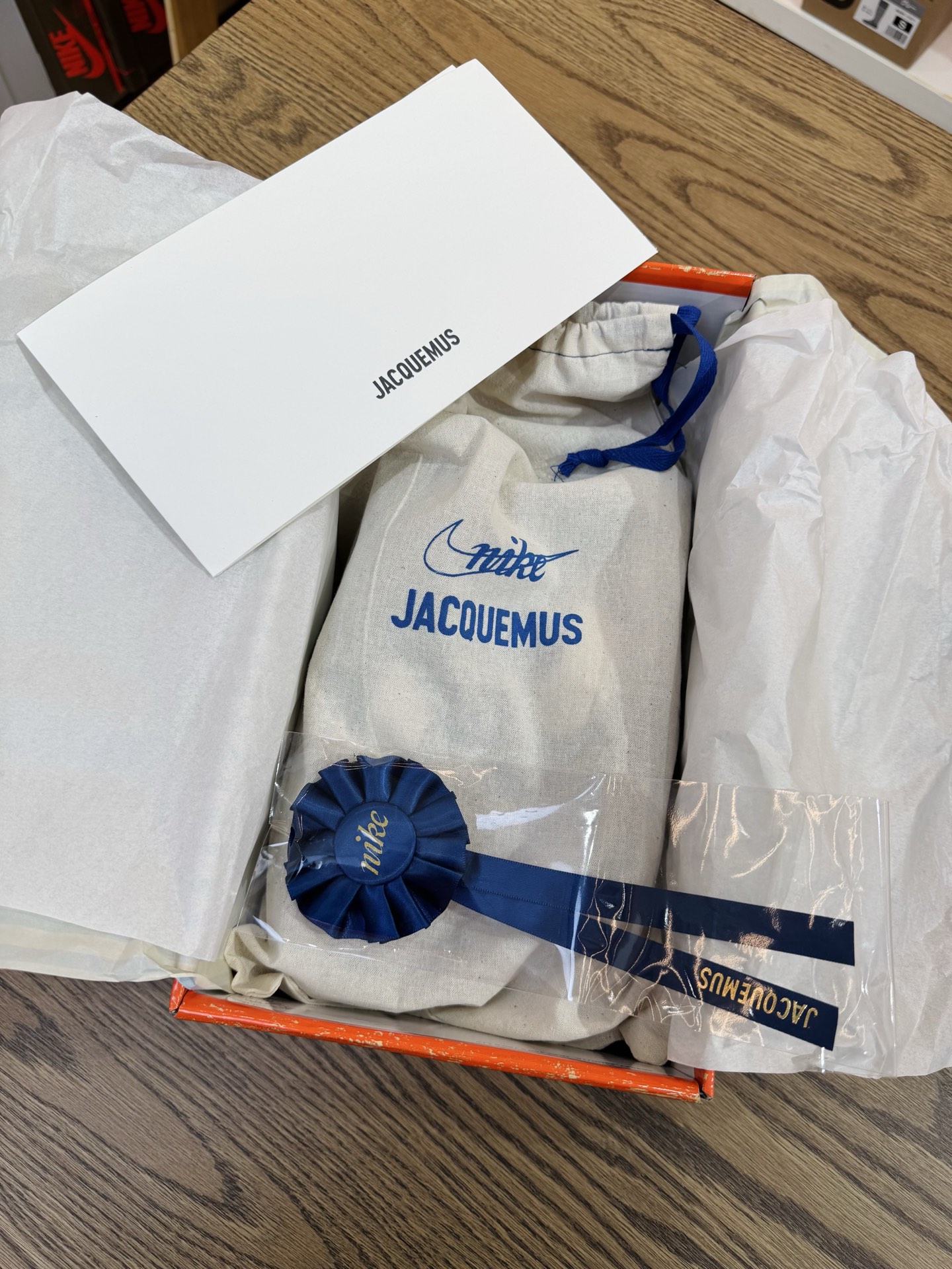 Jacquemus Moon 聯名 柔軟 鬆弛感拉滿了 HV8547-001