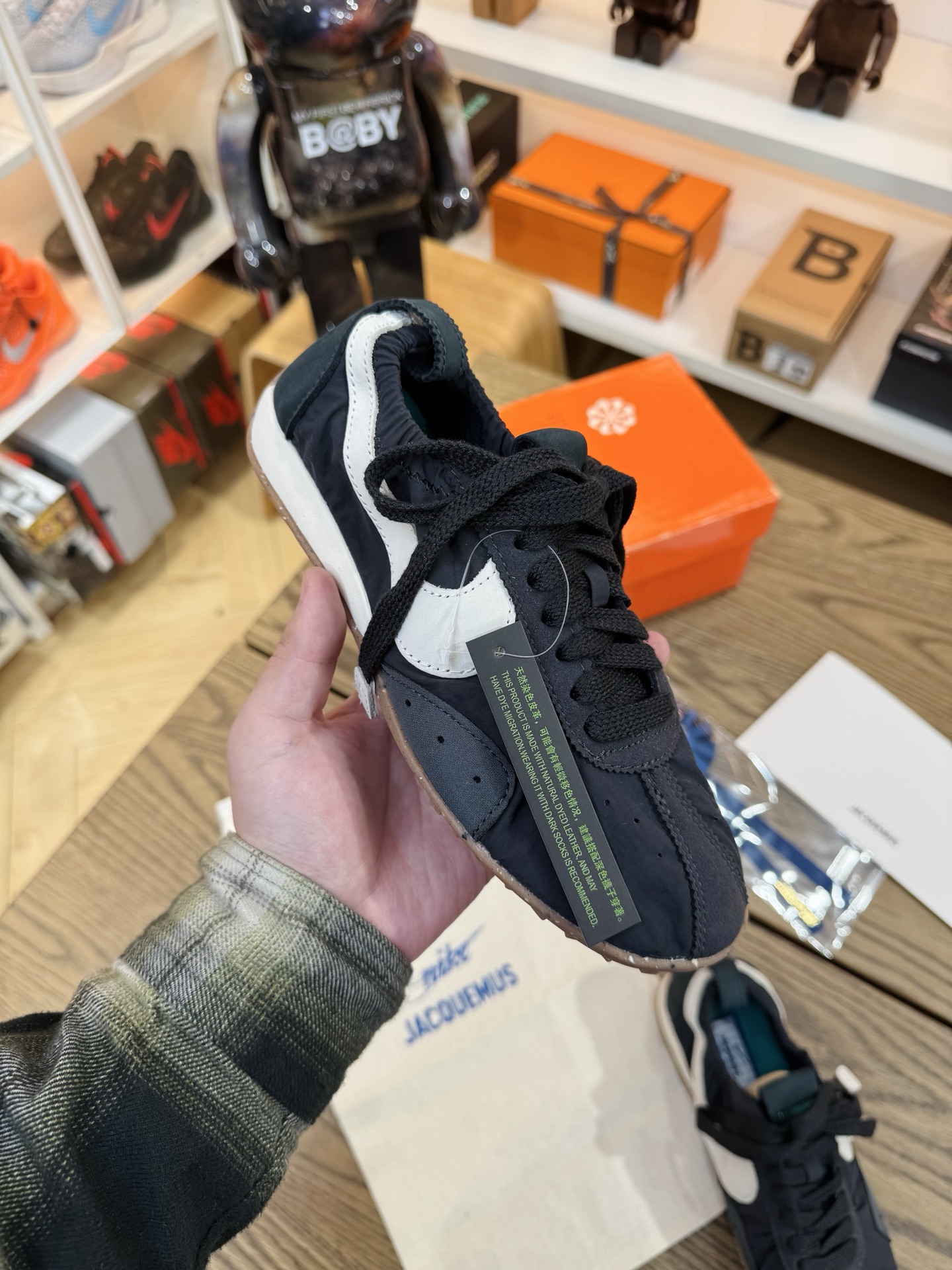 Jacquemus Moon 聯名 柔軟 鬆弛感拉滿了 HV8547-001