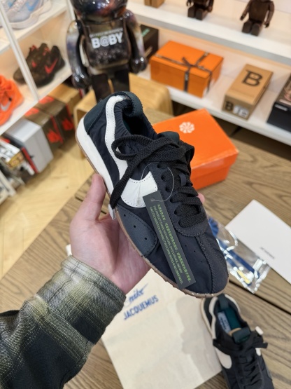 Jacquemus Moon 聯名 柔軟 鬆弛感拉滿了 HV8547-001