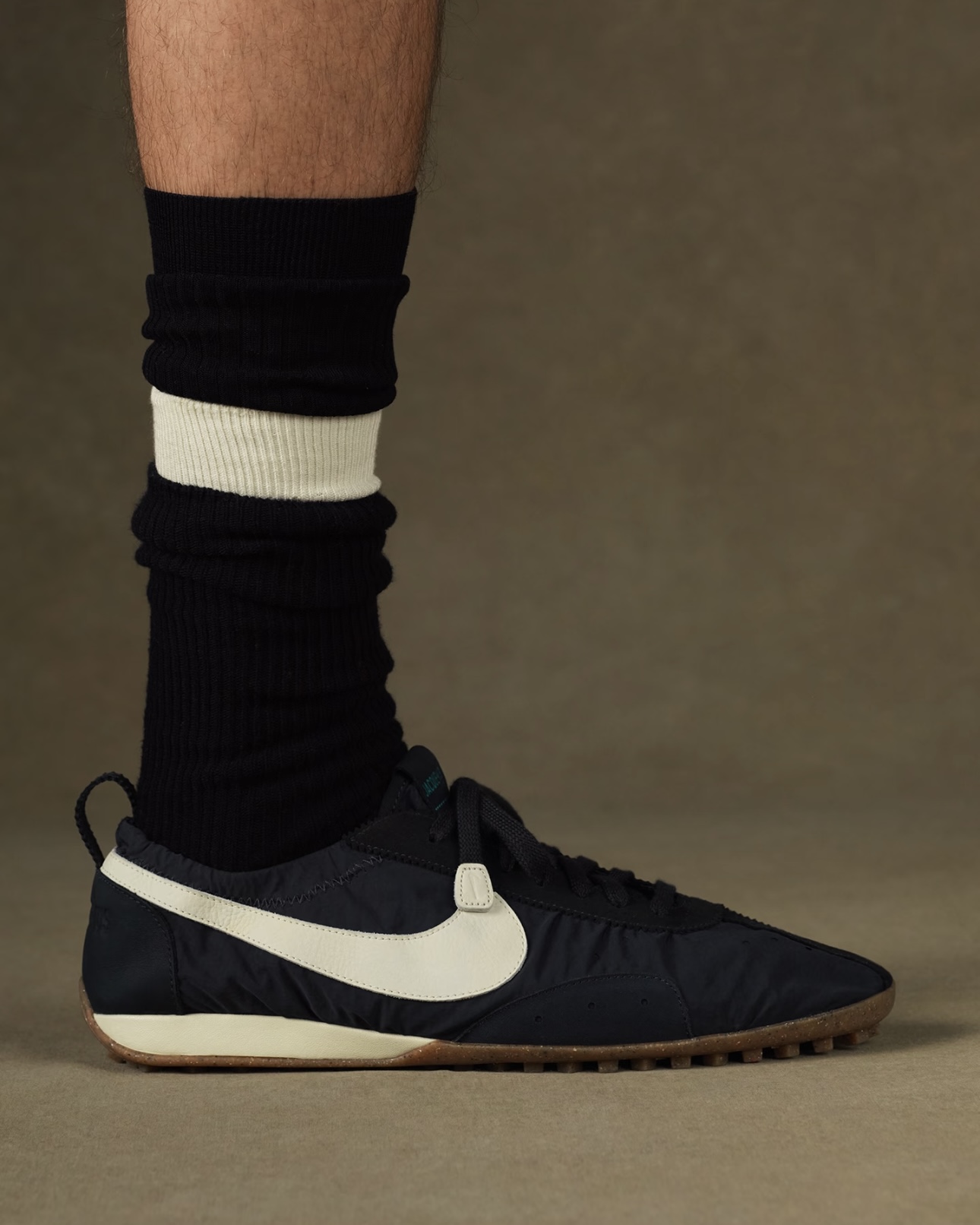 Jacquemus Moon 聯名 柔軟 鬆弛感拉滿了 HV8547-001