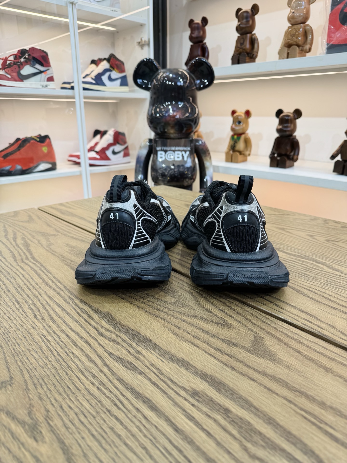 【💥清倉特價💥】 巴黎世家3XL 黑銀 尺碼：41 （偏大 42脚可穿）品相佳：G（無盒）