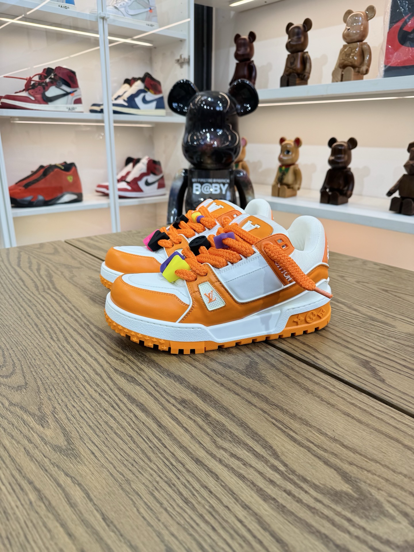 【💥清倉特價💥】 LV胖丁 白橙色  尺碼：41-UK7 （偏大 42-42.5脚都可穿） 品相佳：G