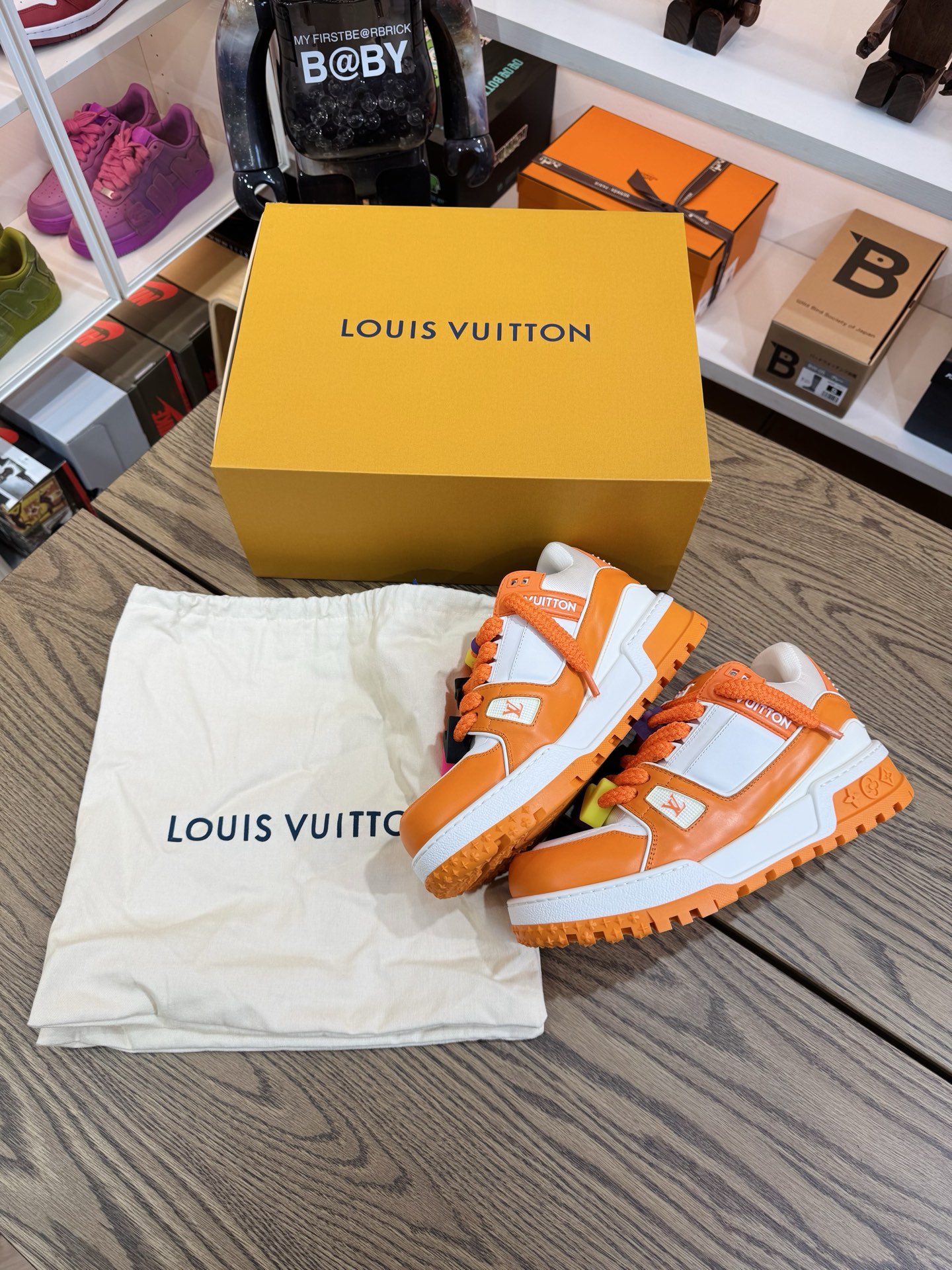 【💥清倉特價💥】 LV胖丁 白橙色  尺碼：41-UK7 （偏大 42-42.5脚都可穿） 品相佳：G
