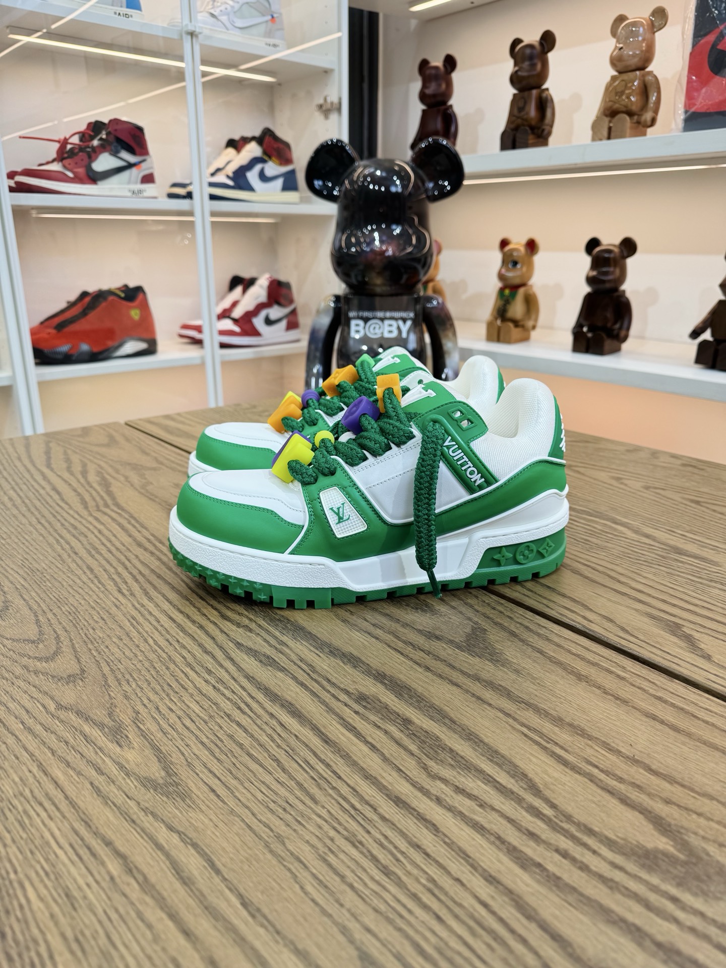 【💥清倉特價💥】 LV胖丁 白綠色 尺碼：41-UK7 （偏大 42-42.5都可穿） 品相佳：G