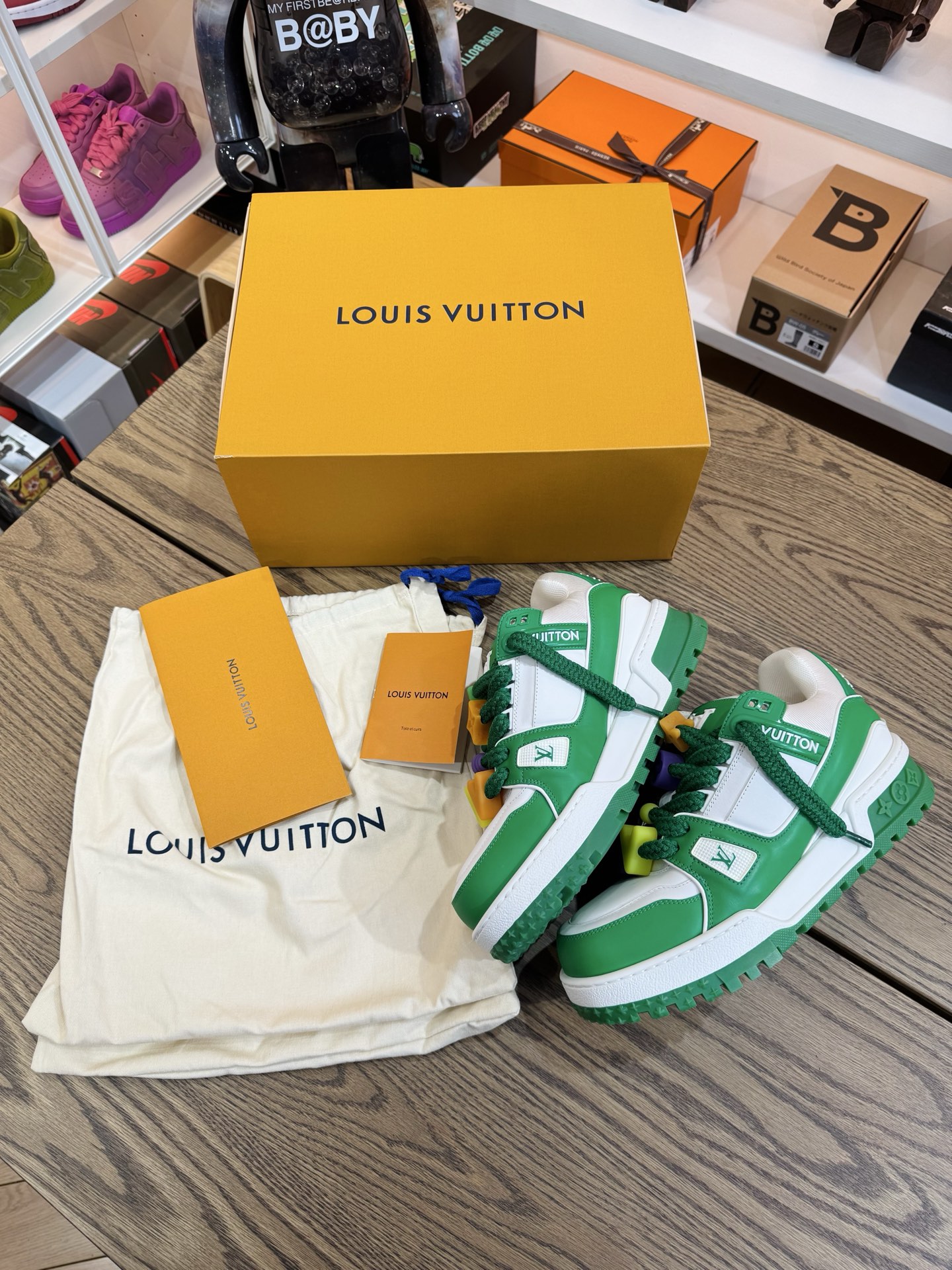 【💥清倉特價💥】 LV胖丁 白綠色 尺碼：41-UK7 （偏大 42-42.5都可穿） 品相佳：G