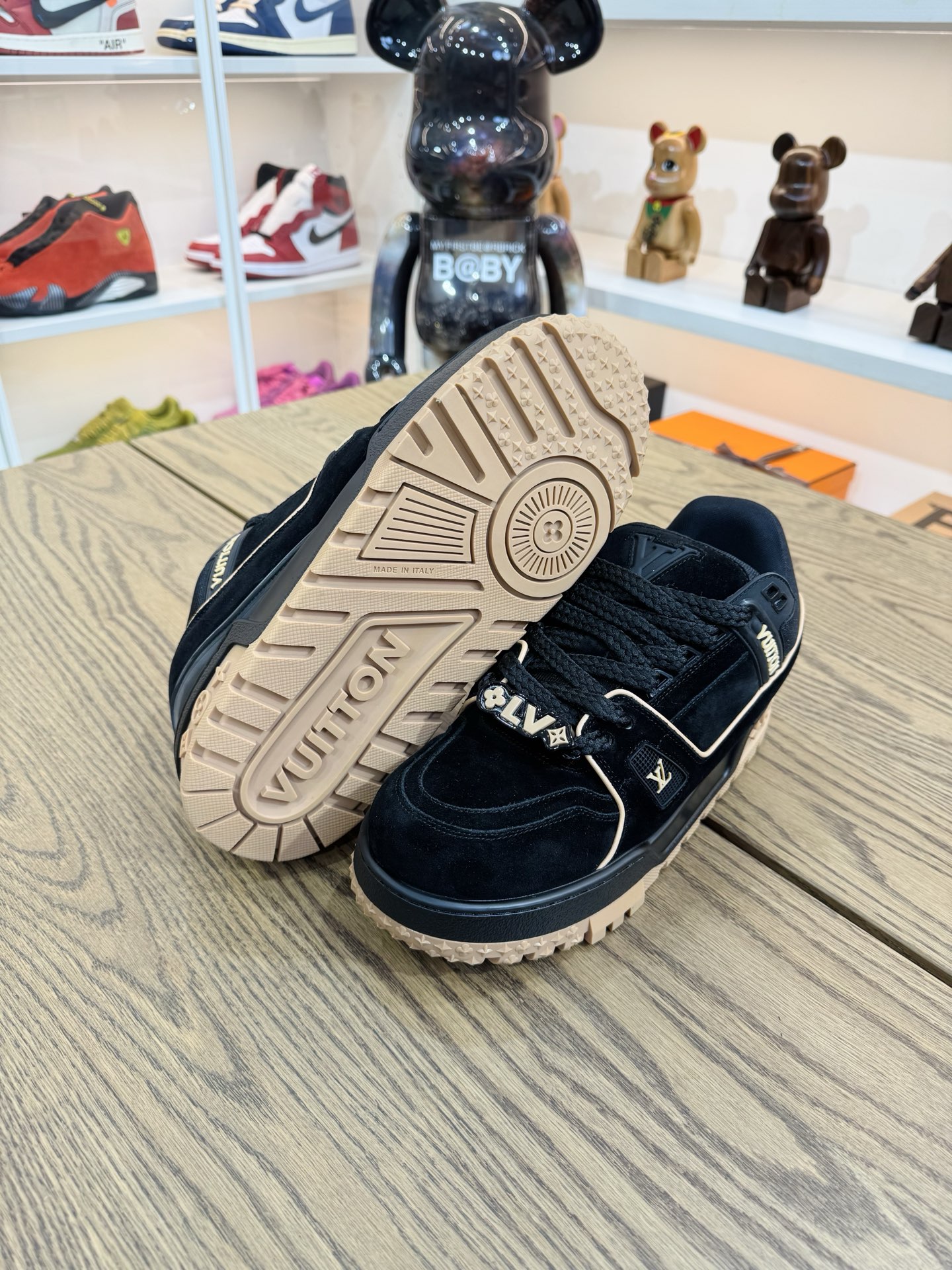 【💥清倉特價💥】 LV胖丁 黑麂皮  尺碼：41-UK7 （偏大 42-42.5都可穿） 品相佳：G