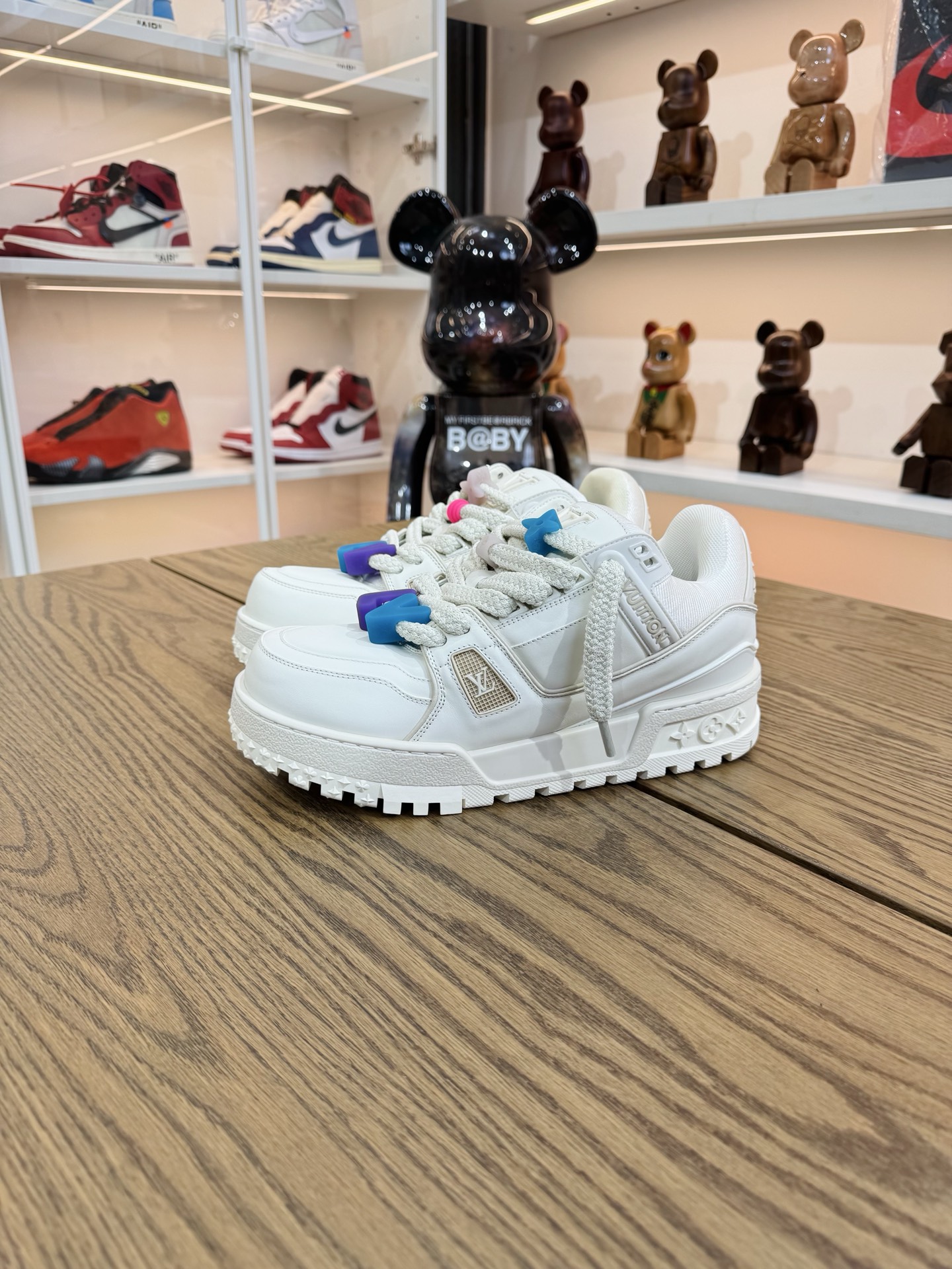 【💥清倉特價💥】 LV胖丁 白色  尺碼：41-UK7 （偏大 42-42.5都可穿） 品相佳：G