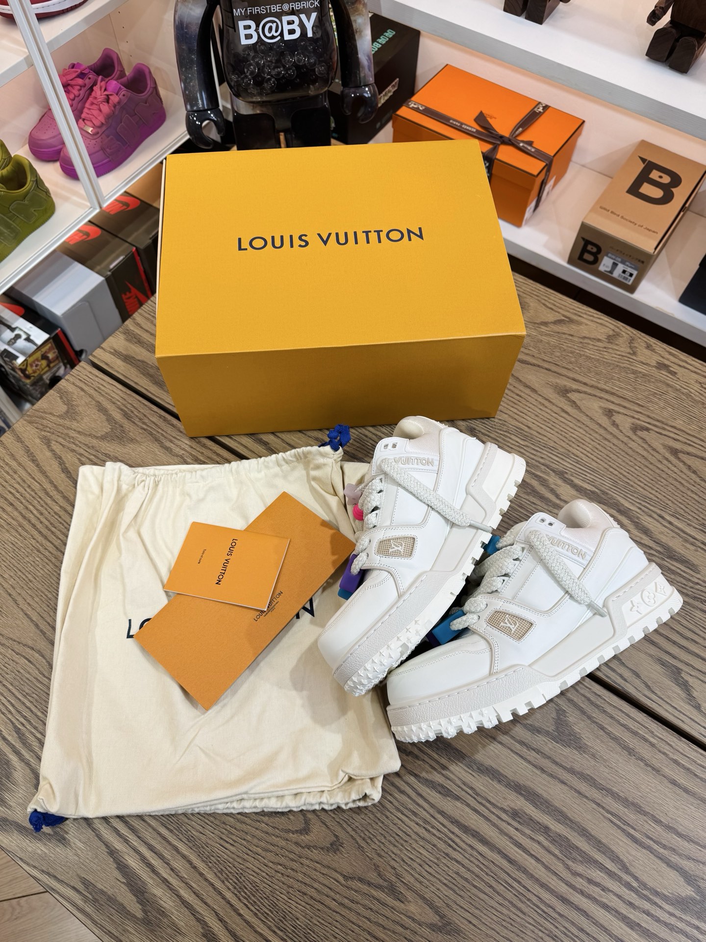 【💥清倉特價💥】 LV胖丁 白色  尺碼：41-UK7 （偏大 42-42.5都可穿） 品相佳：G