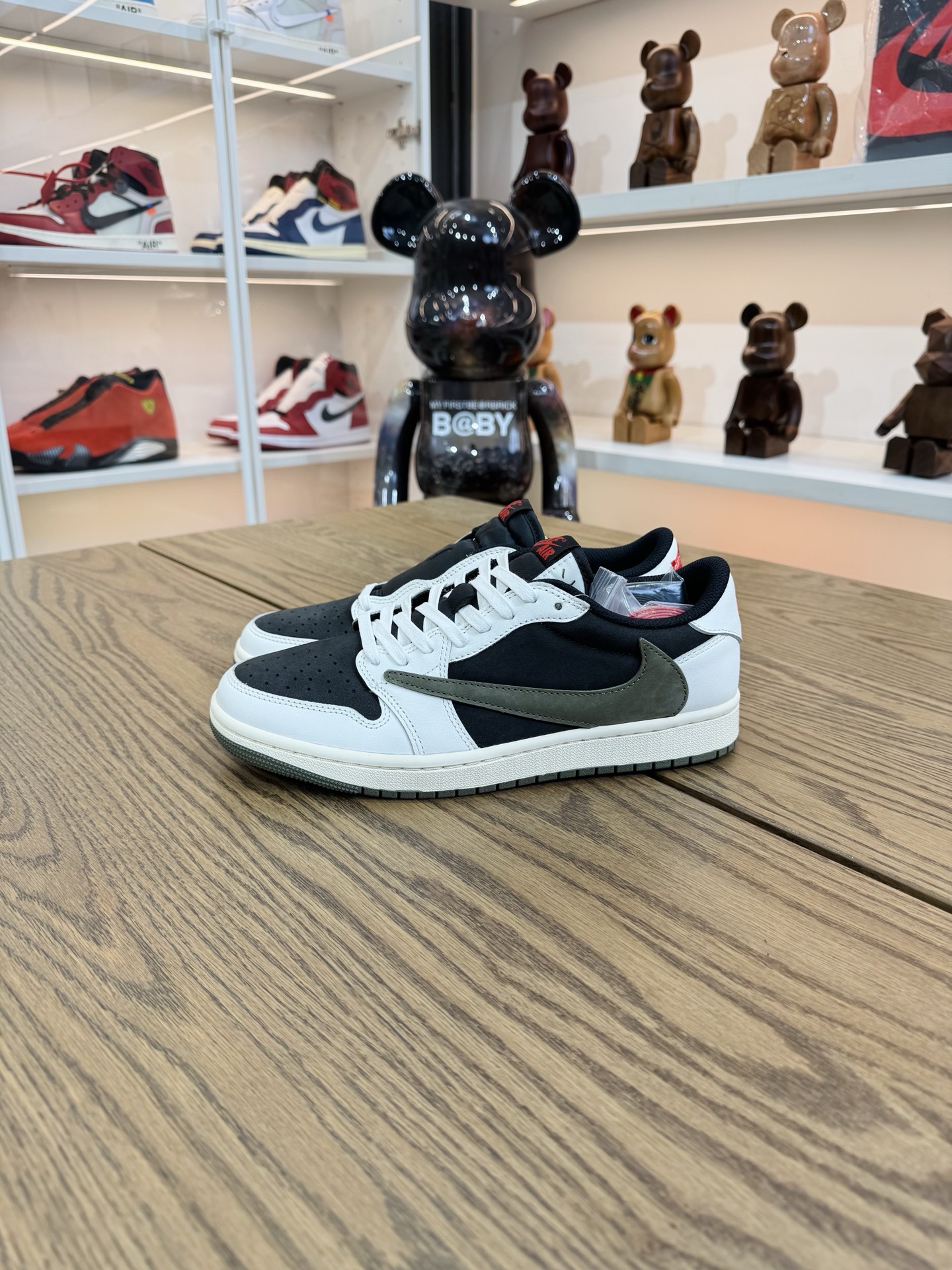 【💥清倉特價💥】倒鉤No.5代 橄欖綠 尺碼：40.5-US9W-26 品相佳：G