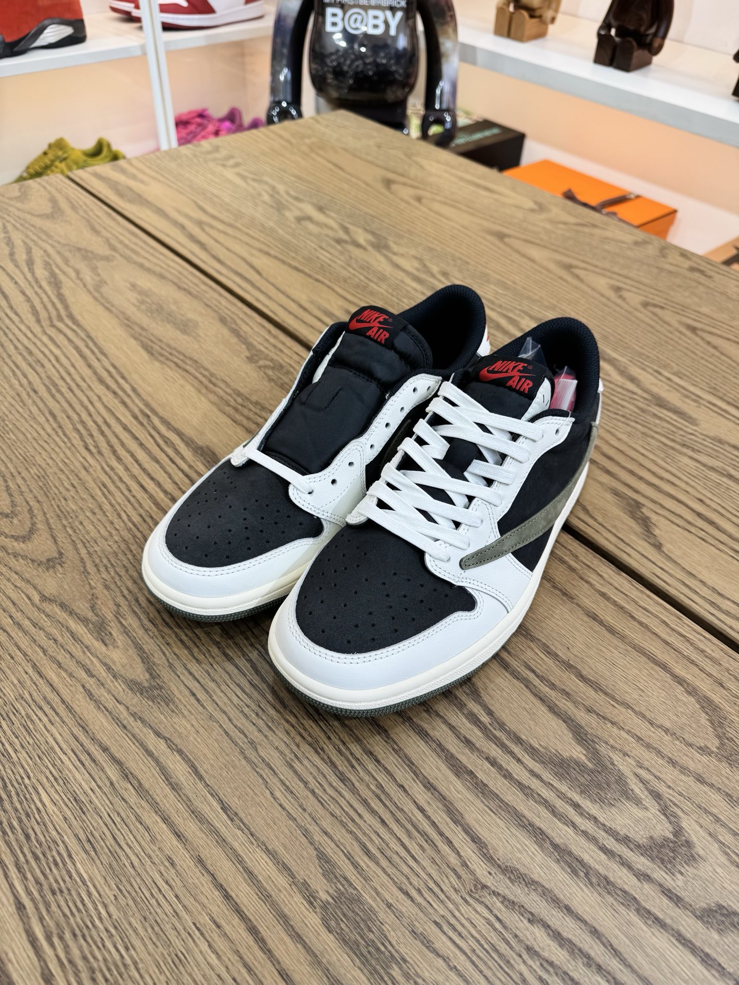 【💥清倉特價💥】倒鉤No.5代 橄欖綠 尺碼：40.5-US9W-26 品相佳：G