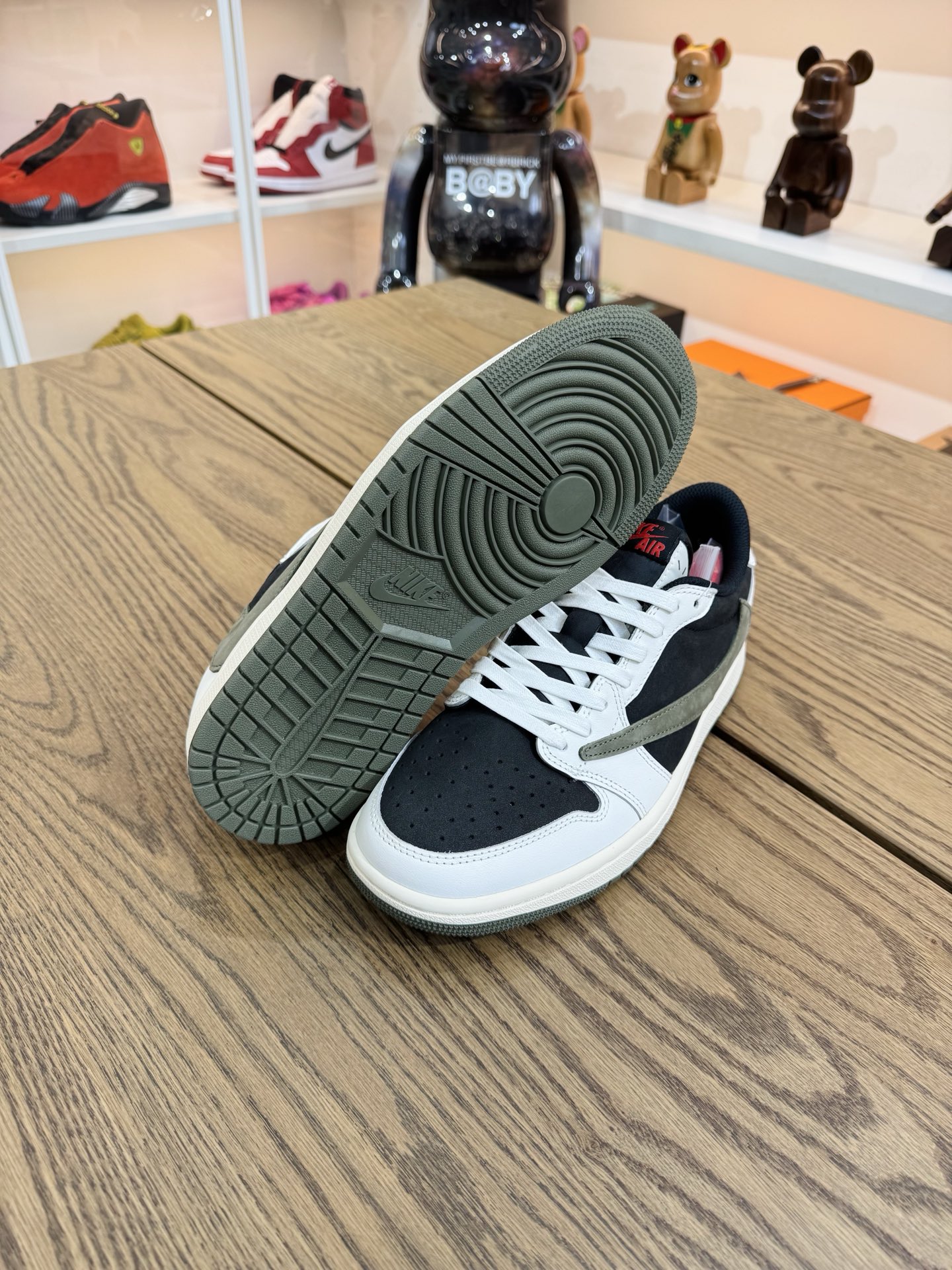 【💥清倉特價💥】倒鉤No.5代 橄欖綠 尺碼：40.5-US9W-26 品相佳：G