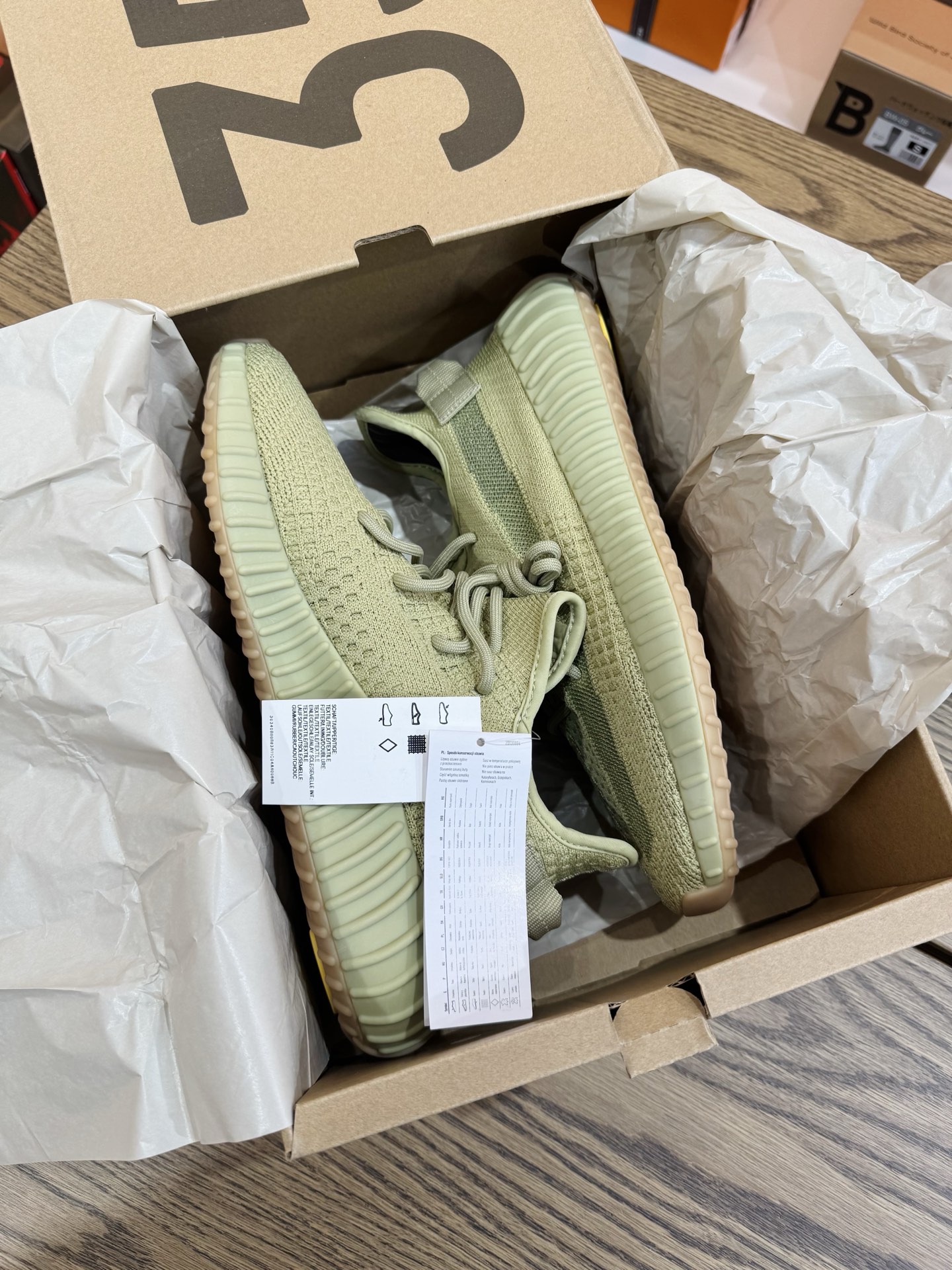 [💥清倉特價💥] Yeezy350v2 FY5346尺碼：42-US8.5-26 品相佳：G（鞋盒開膠） 
