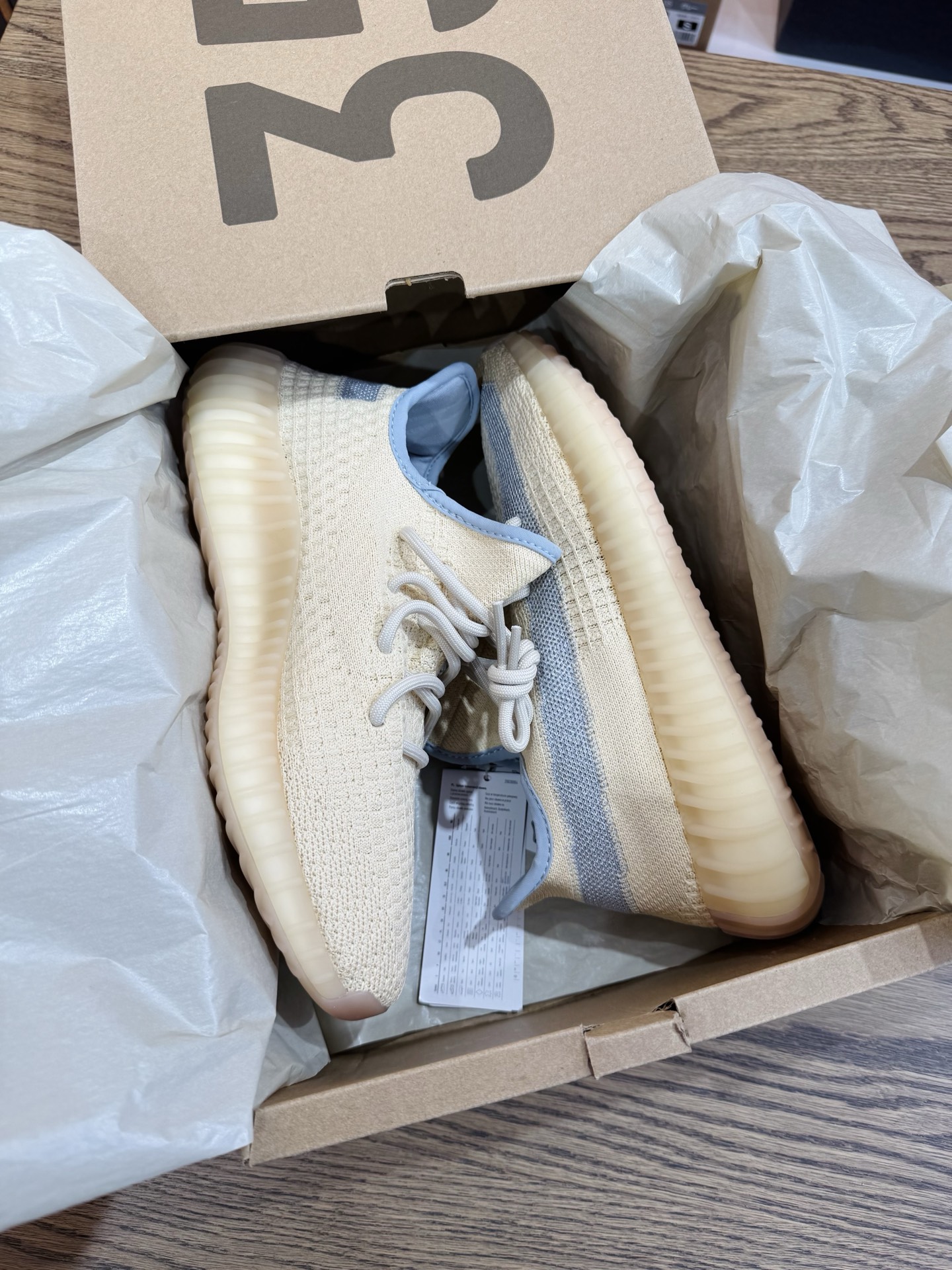  [💥清倉特價💥] Yeezy350v2 FY5158 尺碼：41-US8-25.5 品相佳：G（鞋底有氧化點、鞋盒開膠）