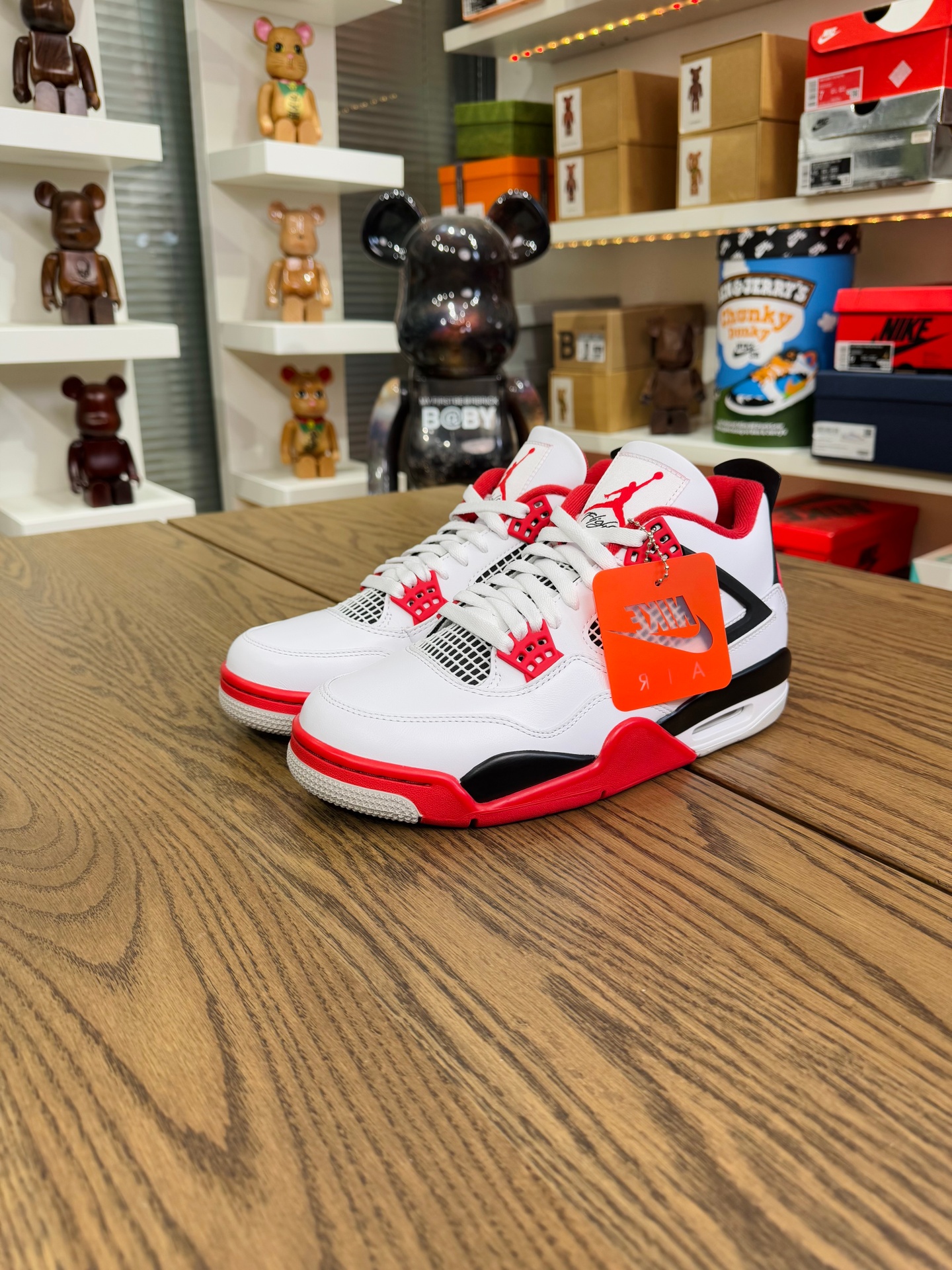 AJ4 火焰紅  Fire Red 遵照2020版 DC7770-160