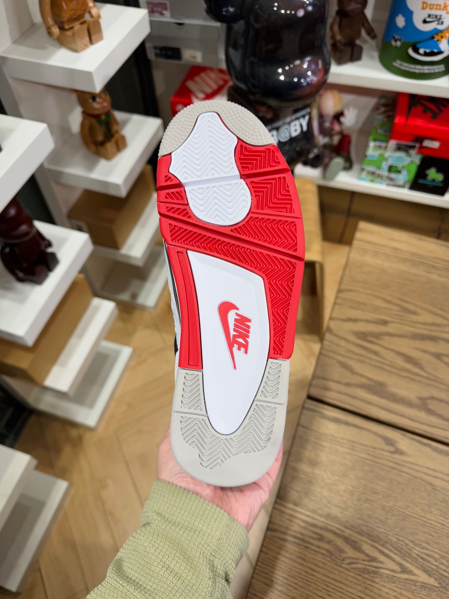 AJ4 火焰紅  Fire Red 遵照2020版 DC7770-160