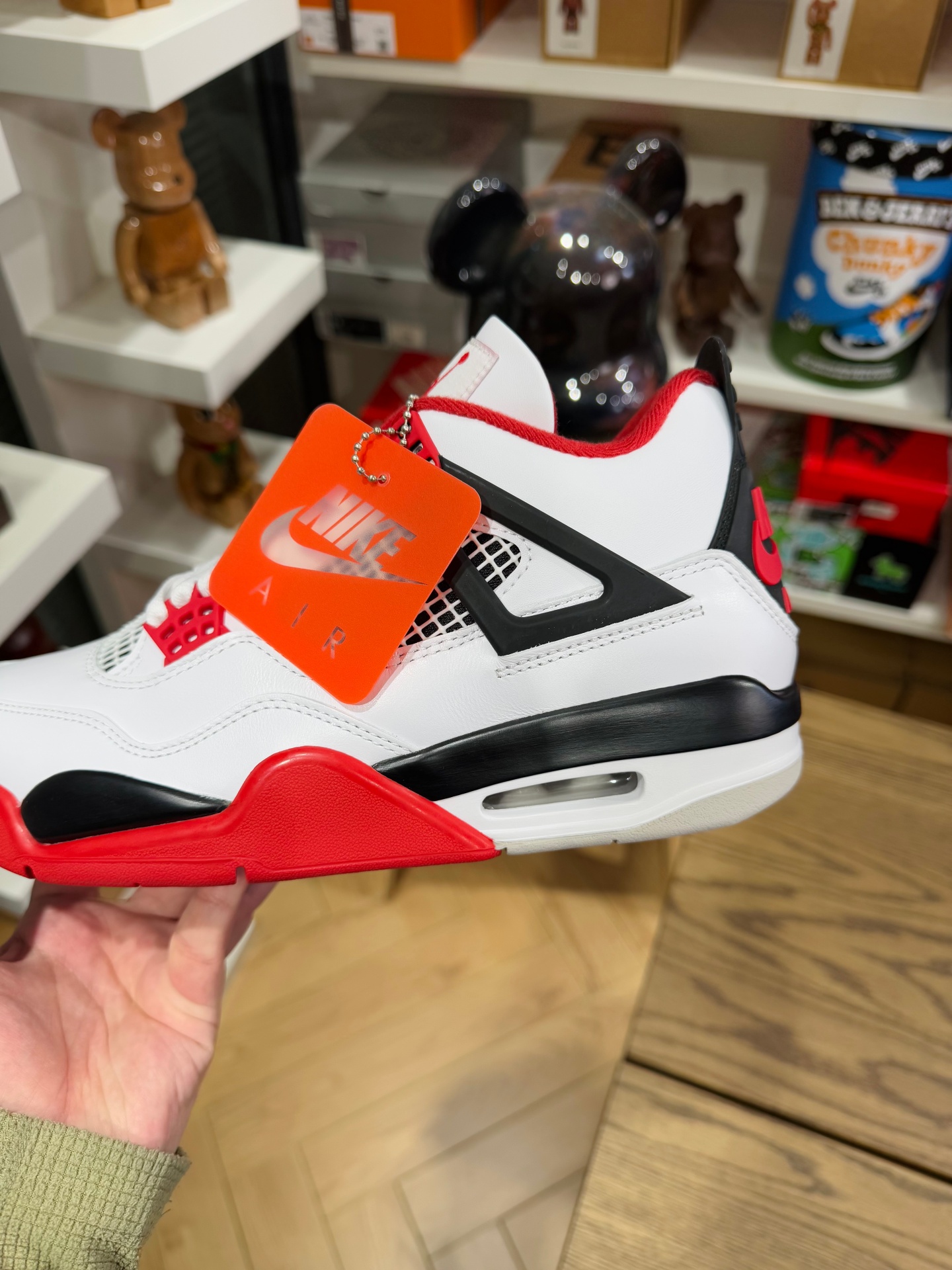 AJ4 火焰紅  Fire Red 遵照2020版 DC7770-160