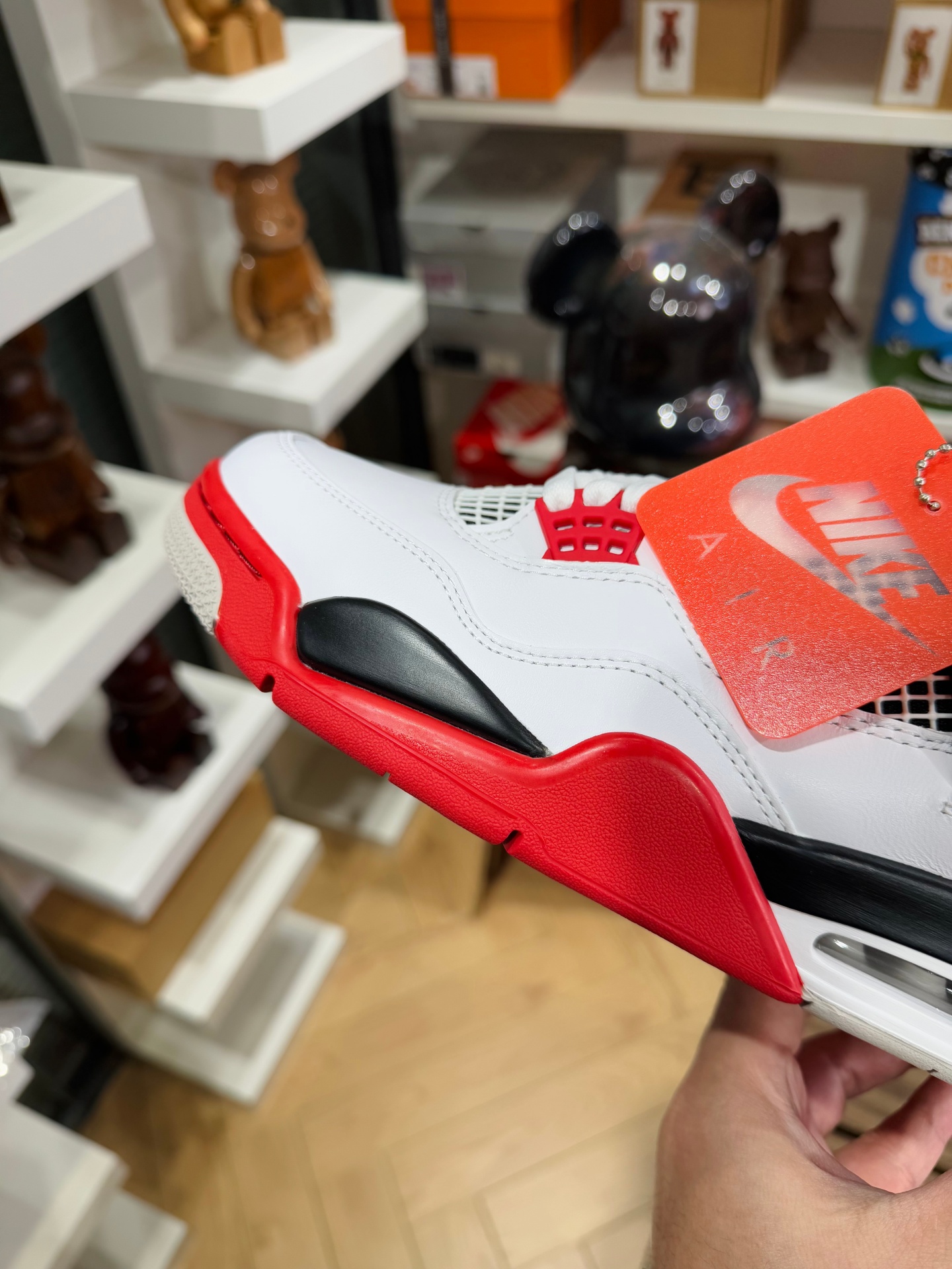 AJ4 火焰紅  Fire Red 遵照2020版 DC7770-160