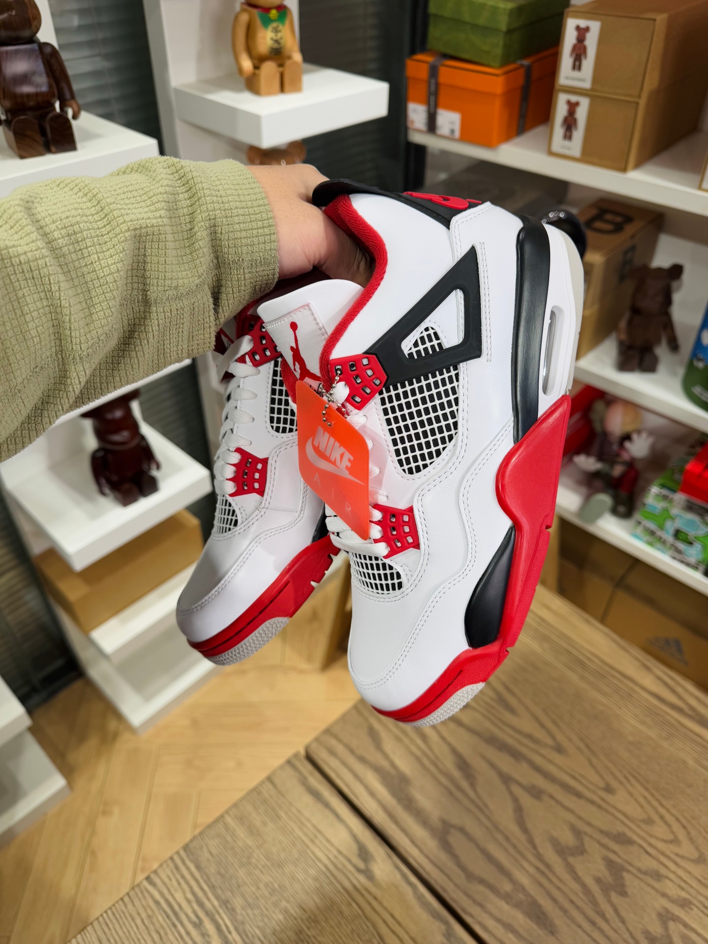 AJ4 火焰紅  Fire Red 遵照2020版 DC7770-160
