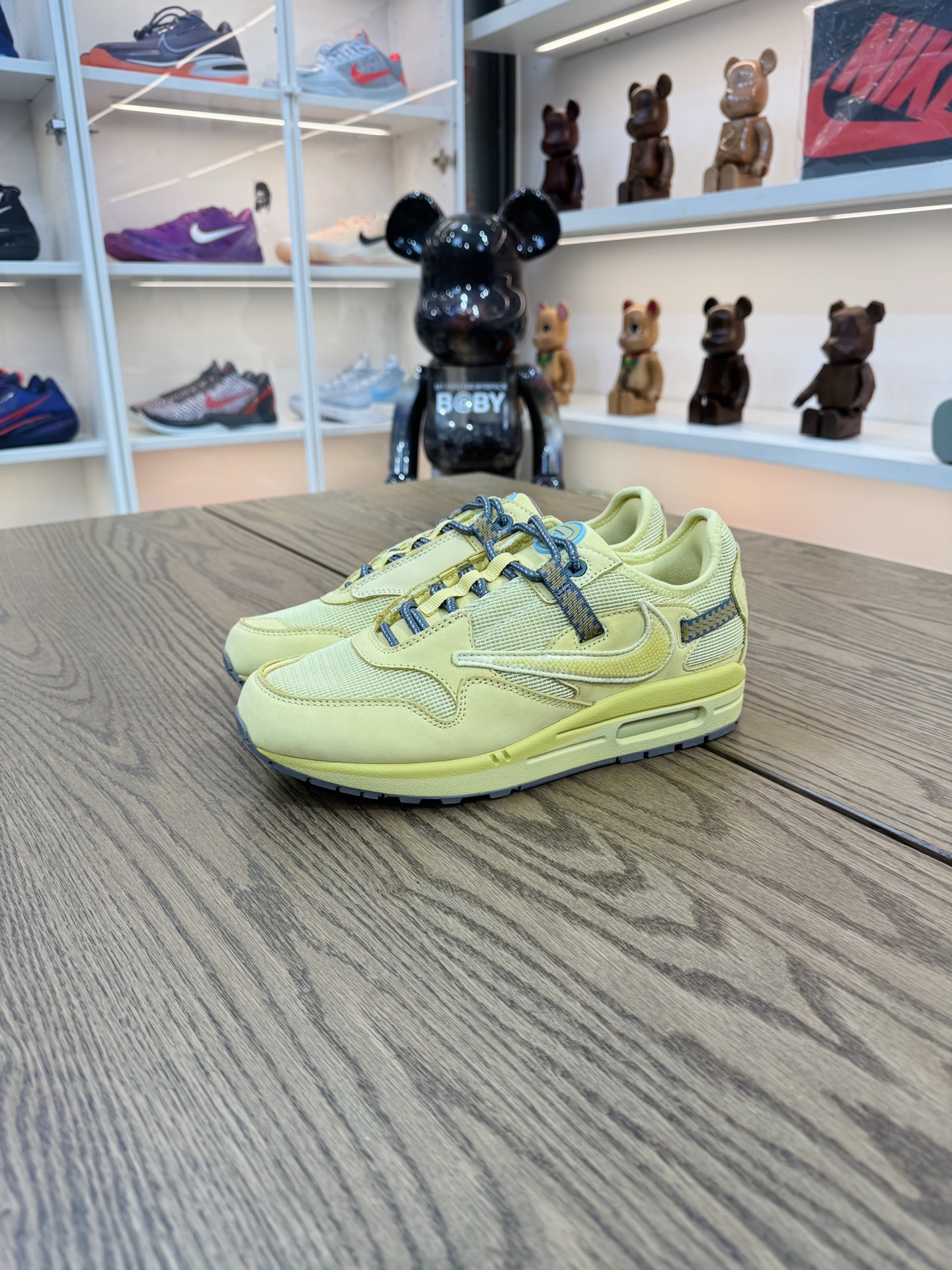 Travis Scott x Air Max 1 土星金色 "saturn gold" DO9392-700