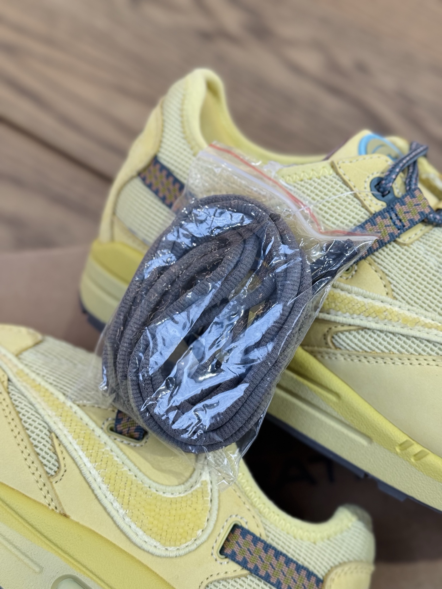Travis Scott x Air Max 1 土星金色 "saturn gold" DO9392-700